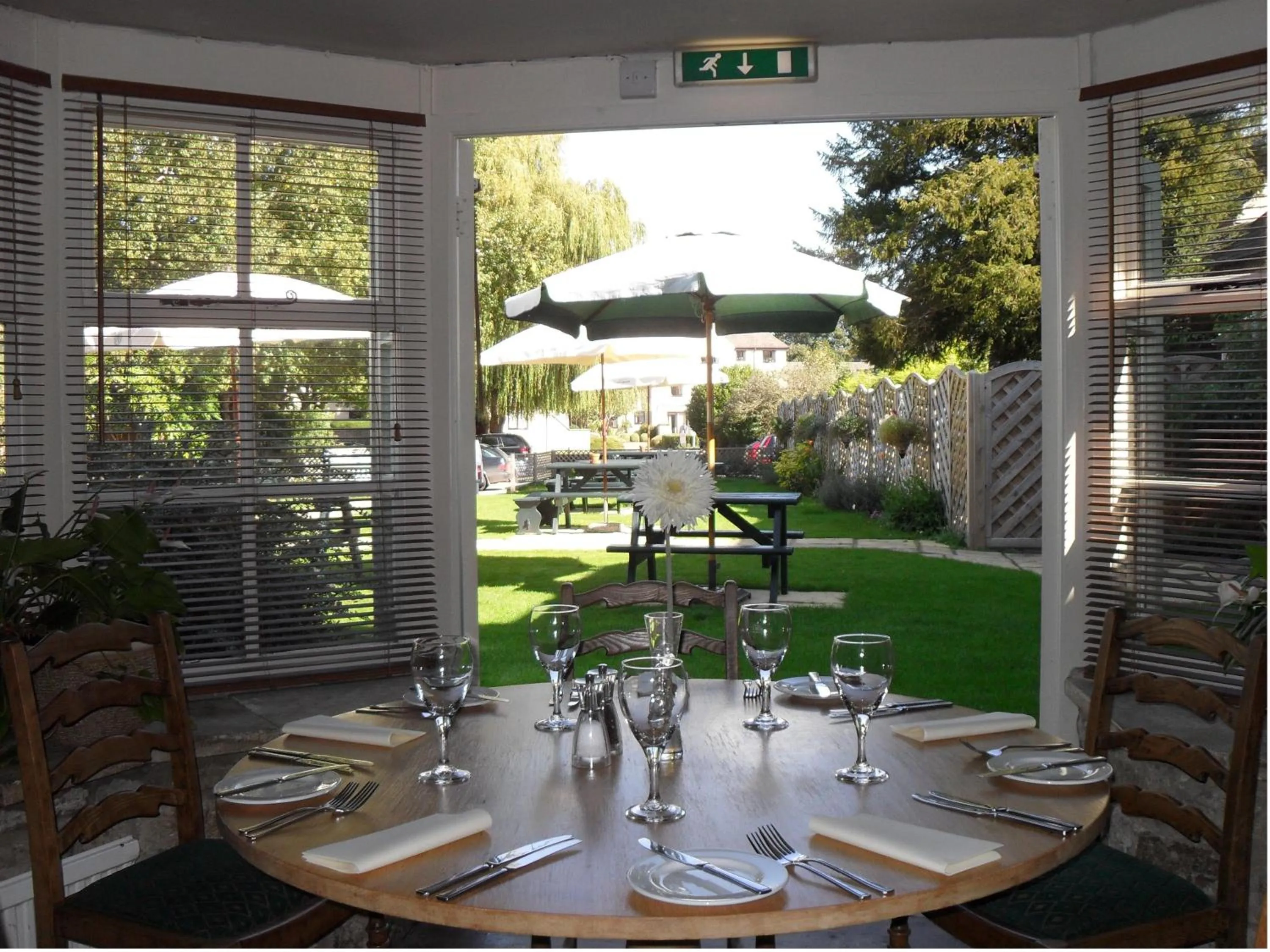 Restaurant/places to eat in Corinium Hotel & Restaurant