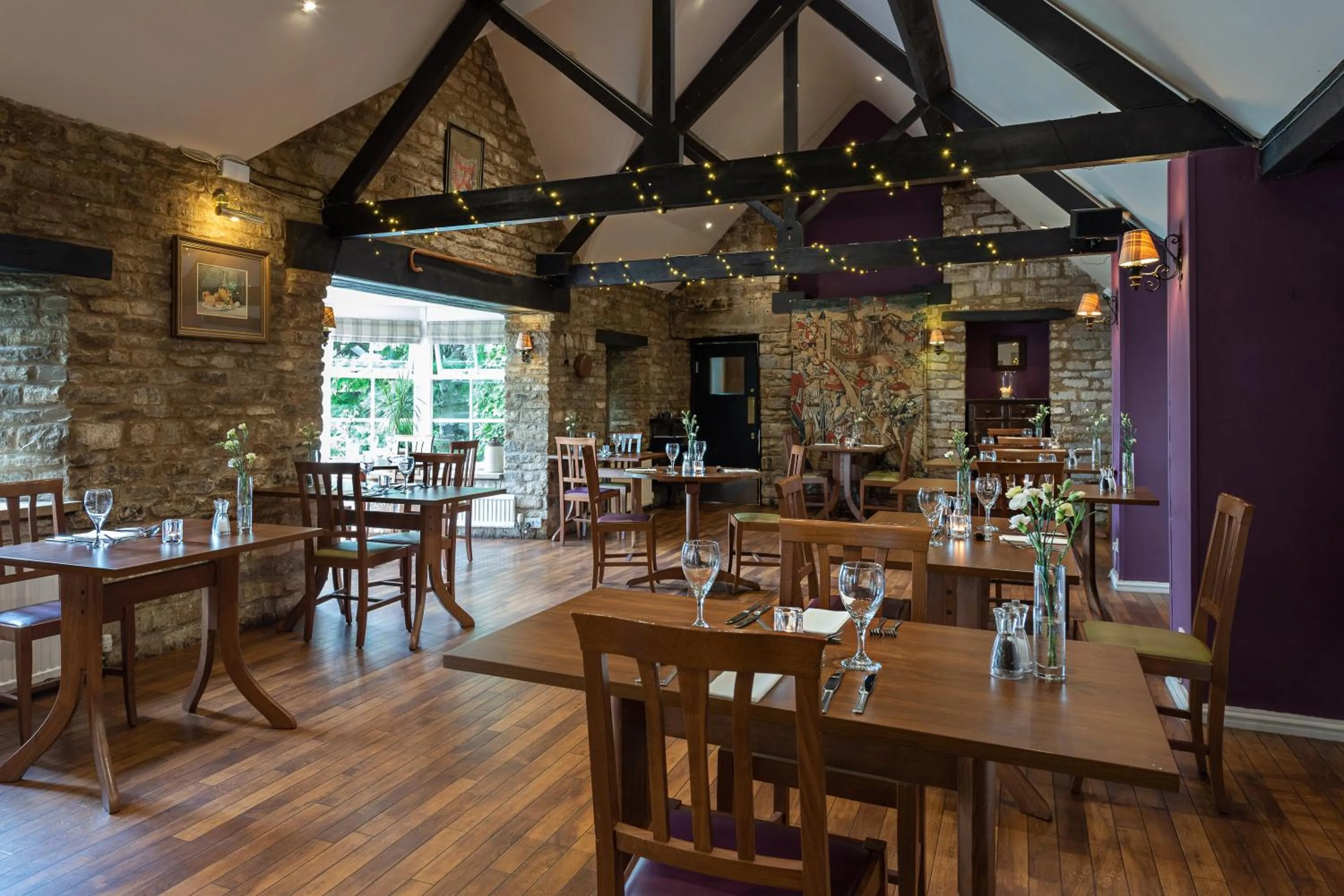 Corinium Hotel & Restaurant