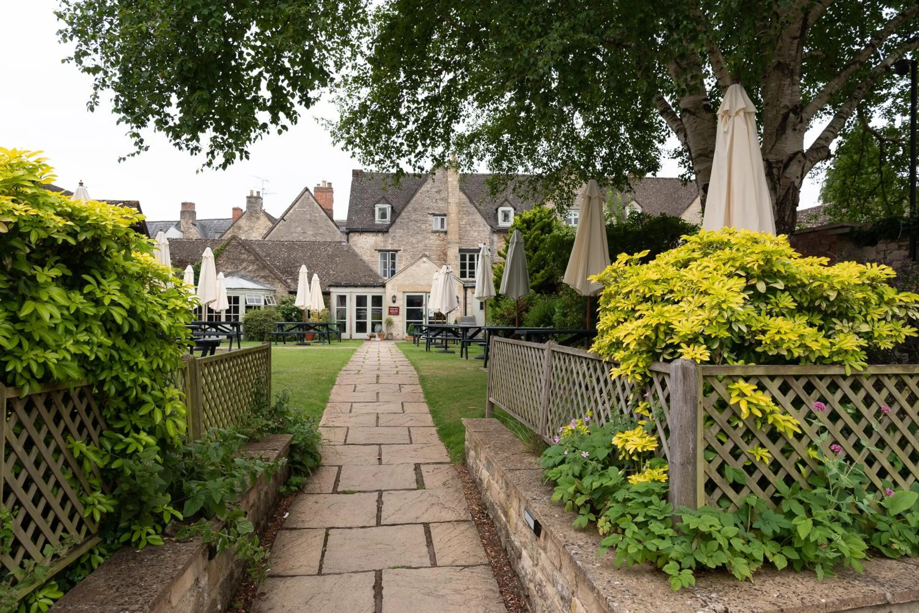 Corinium Hotel & Restaurant