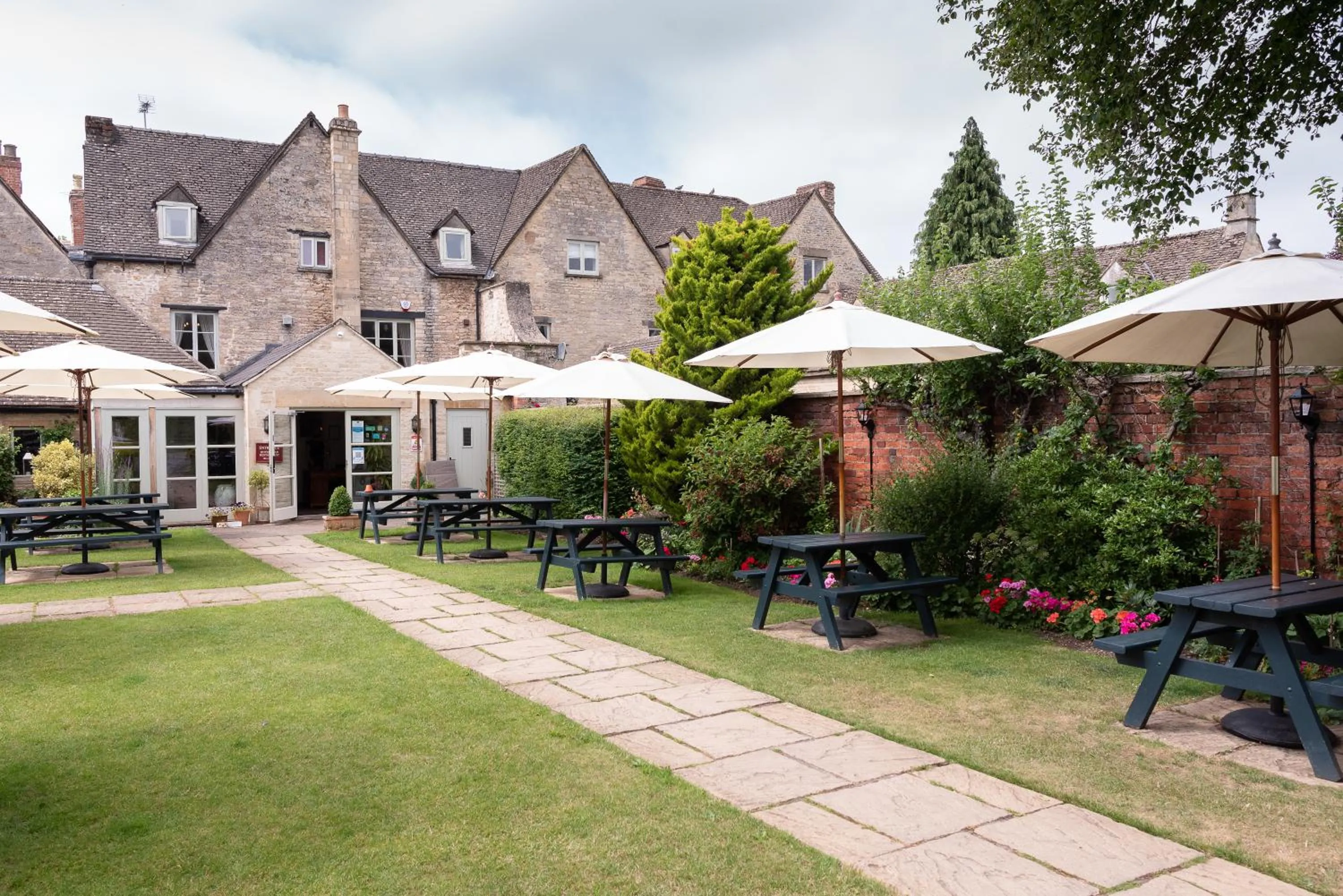 Corinium Hotel & Restaurant