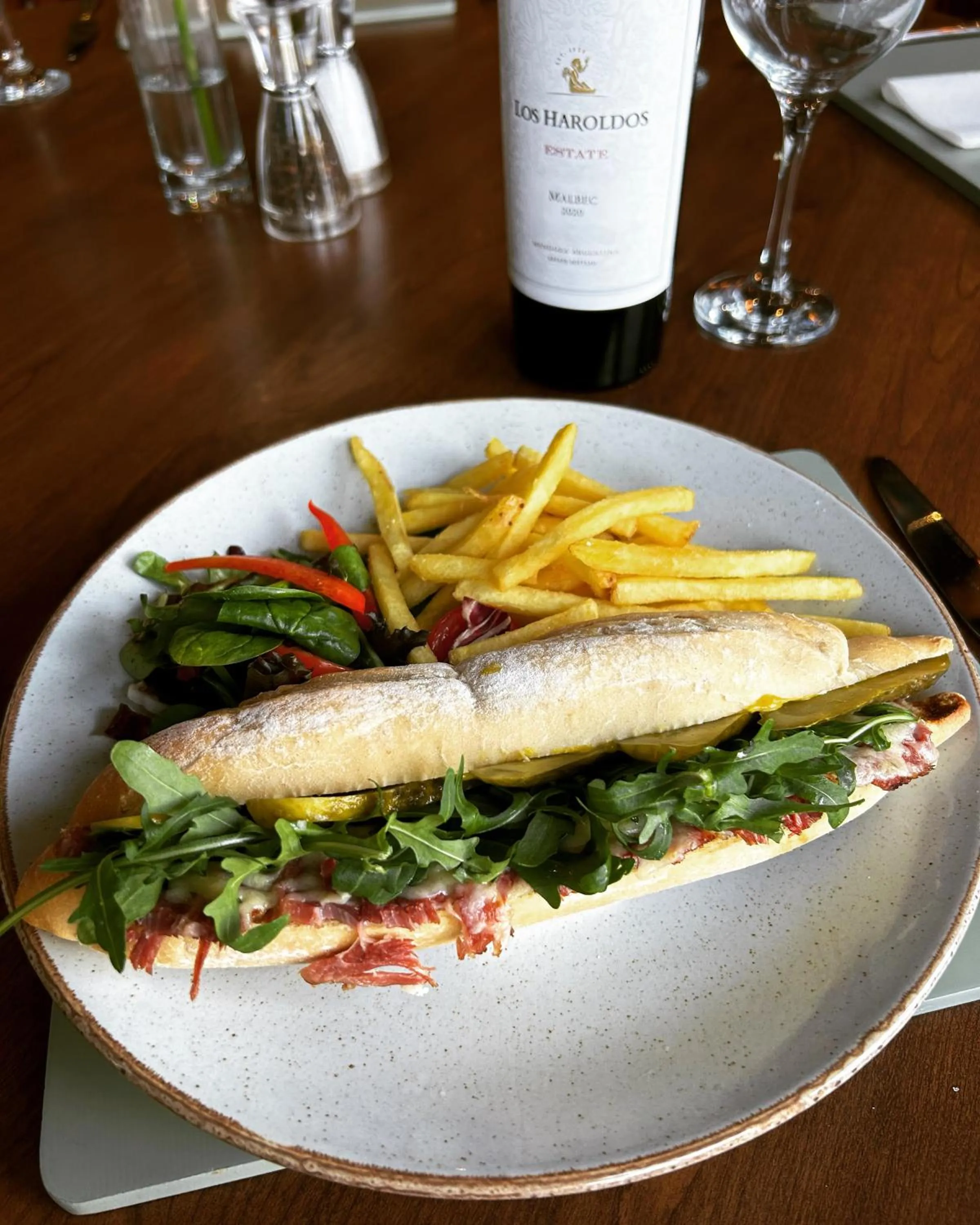 Corinium Hotel & Restaurant