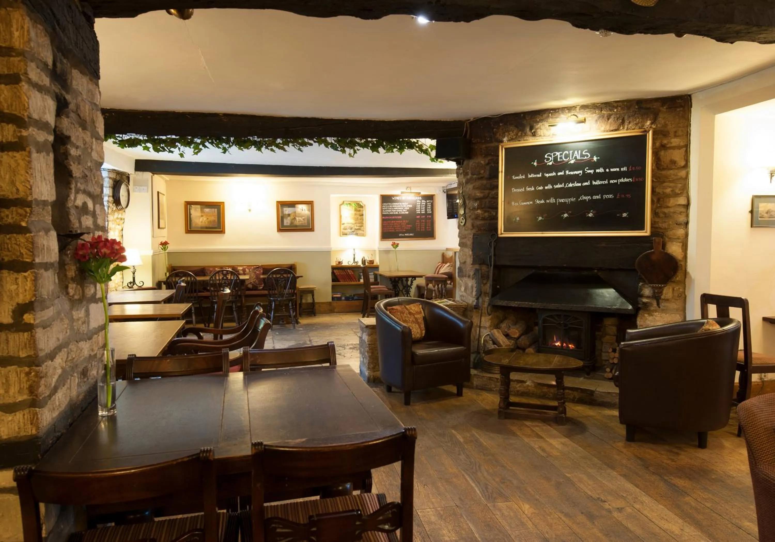 Restaurant/places to eat in Corinium Hotel & Restaurant