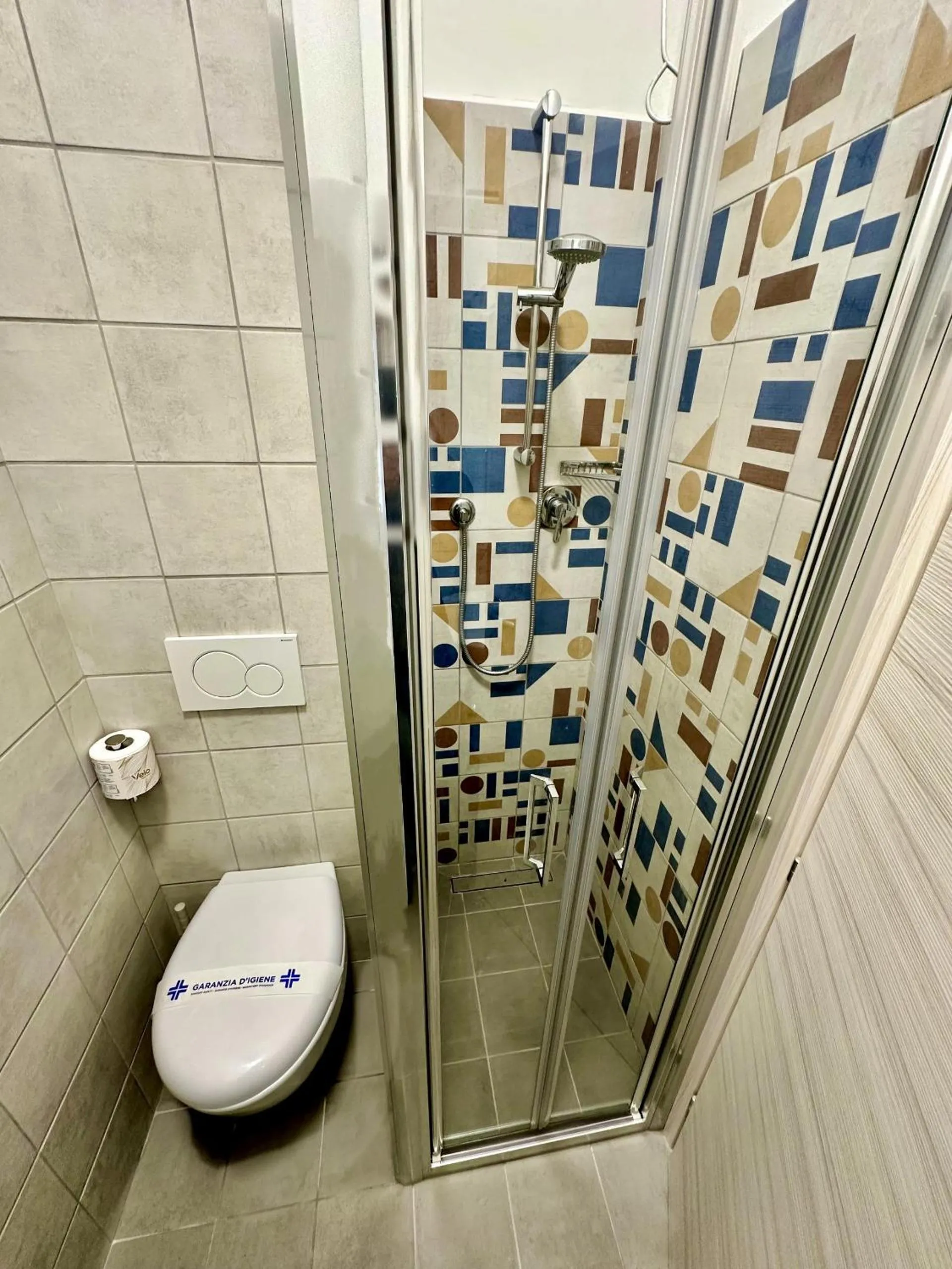 Shower in Hotel Napoleon