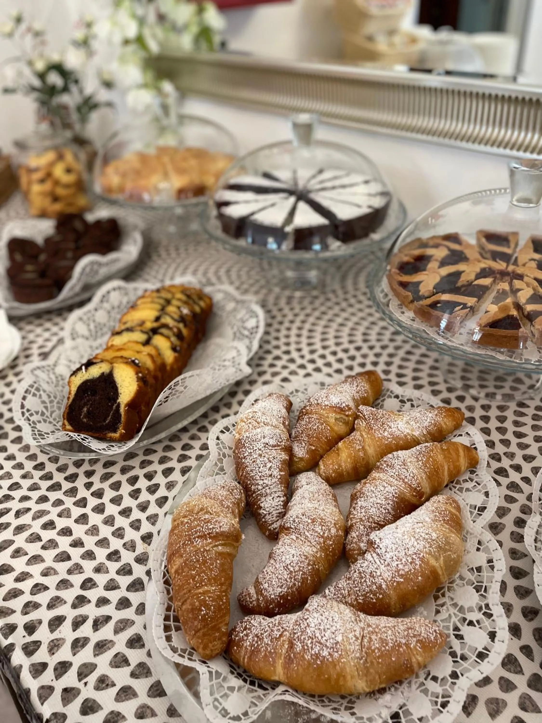 Restaurant/places to eat in Hotel Napoleon