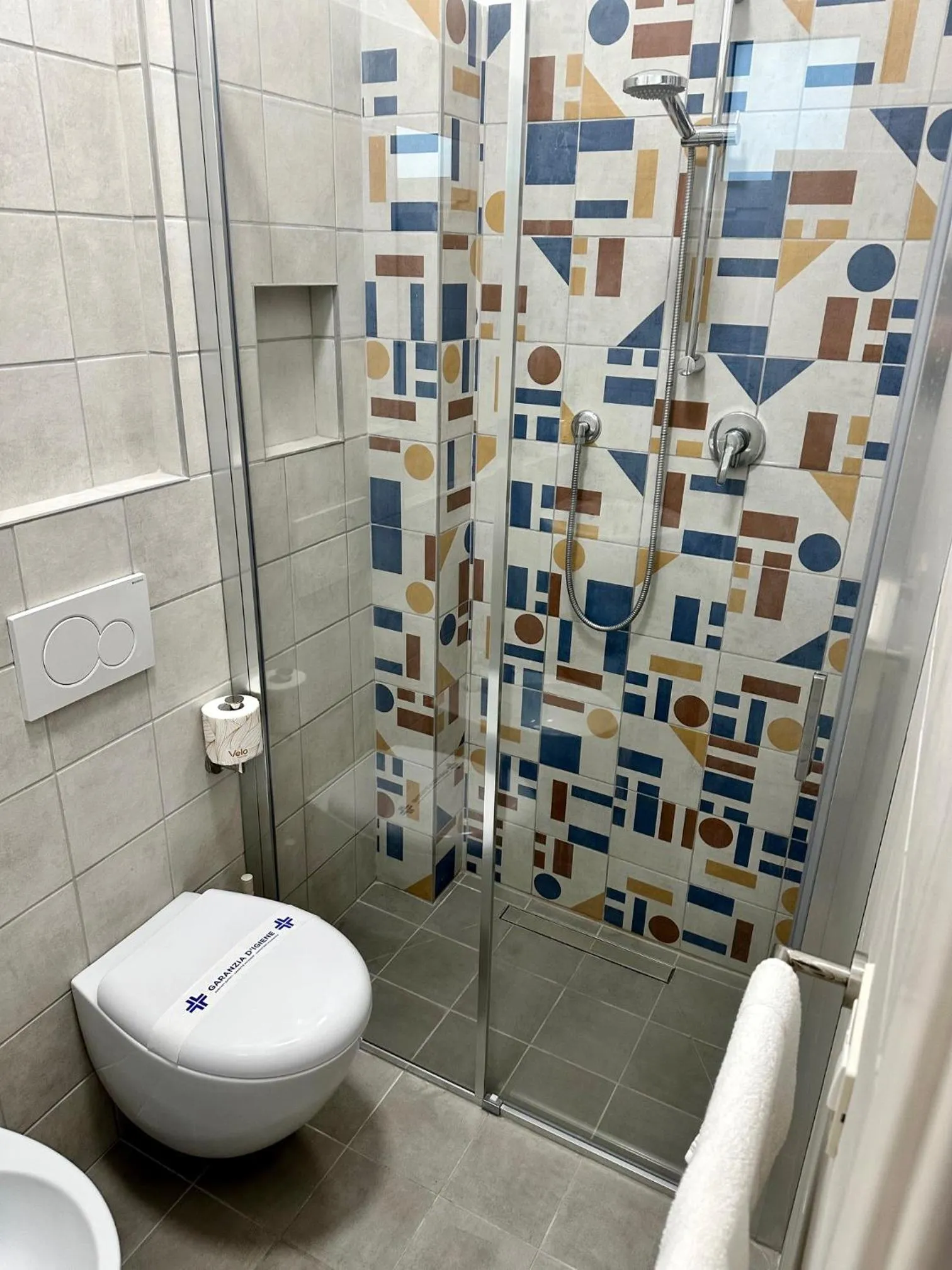 Shower in Hotel Napoleon