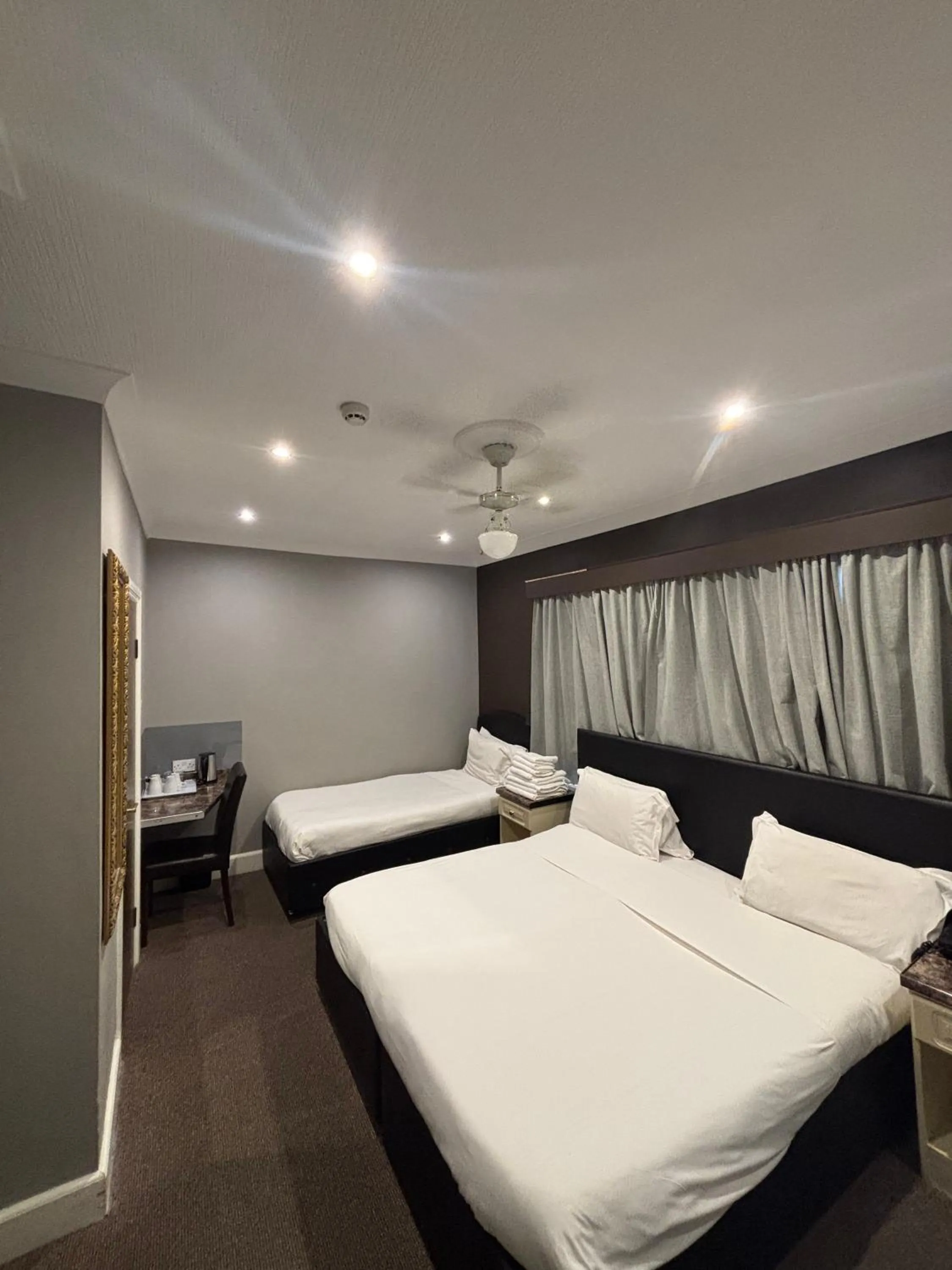 Photo of the whole room, Bed in OYO Bostons Manor Hotel, Hanwell London