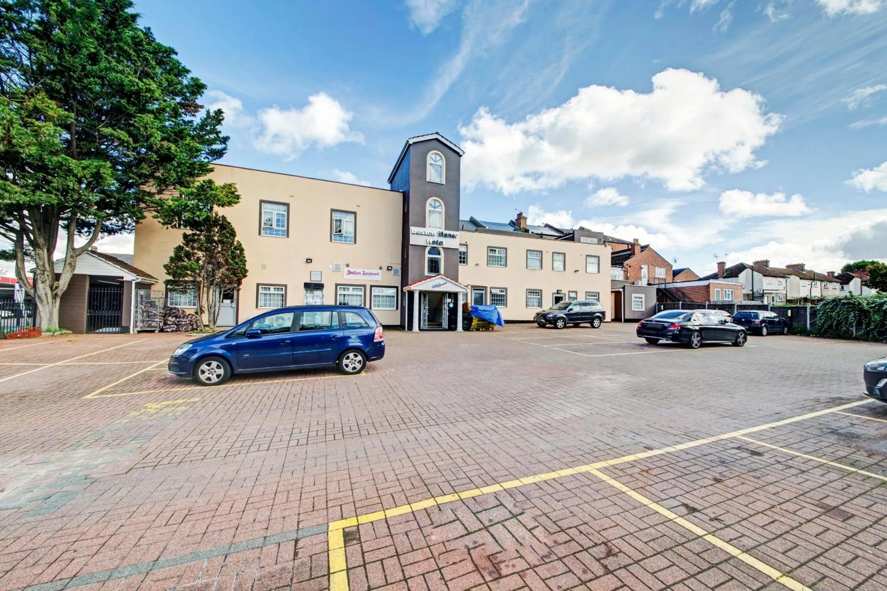 Property building in OYO Bostons Manor Hotel, Hanwell London