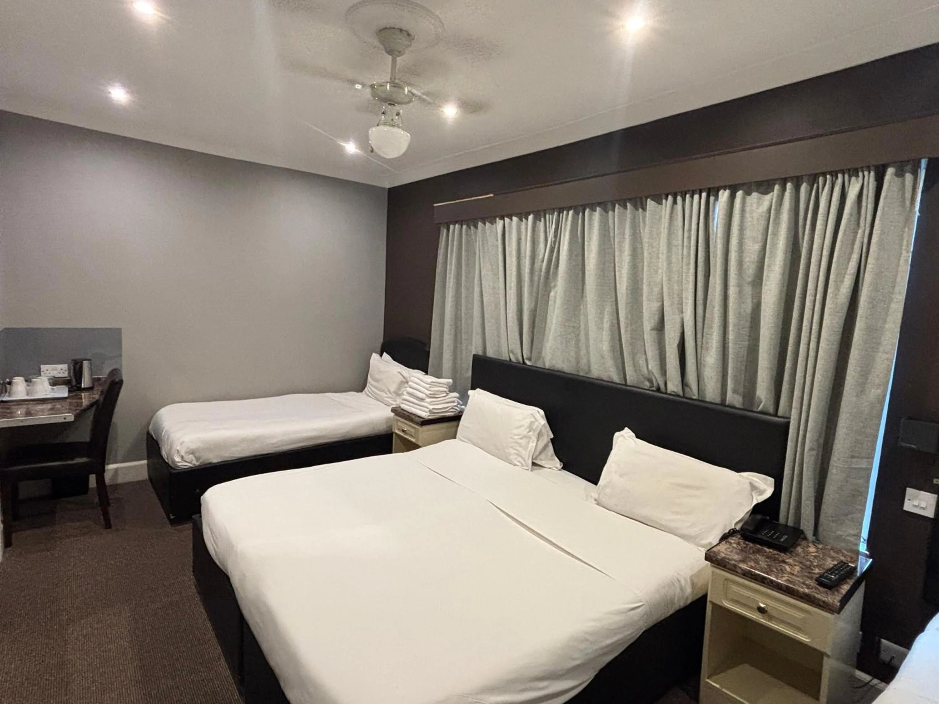 Bedroom, Bed in OYO Bostons Manor Hotel, Hanwell London