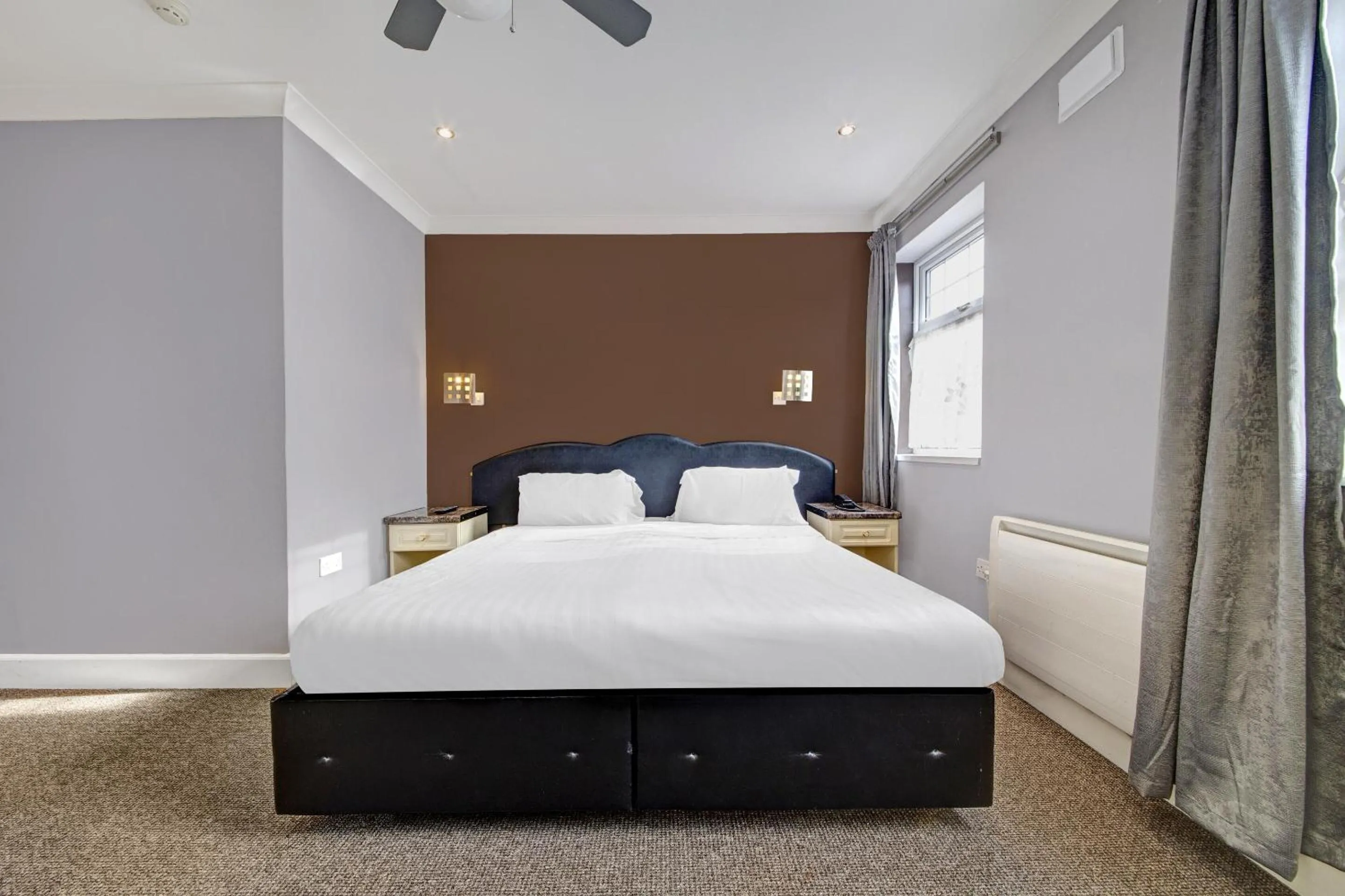 Bedroom, Bed in OYO Bostons Manor Hotel, Hanwell London