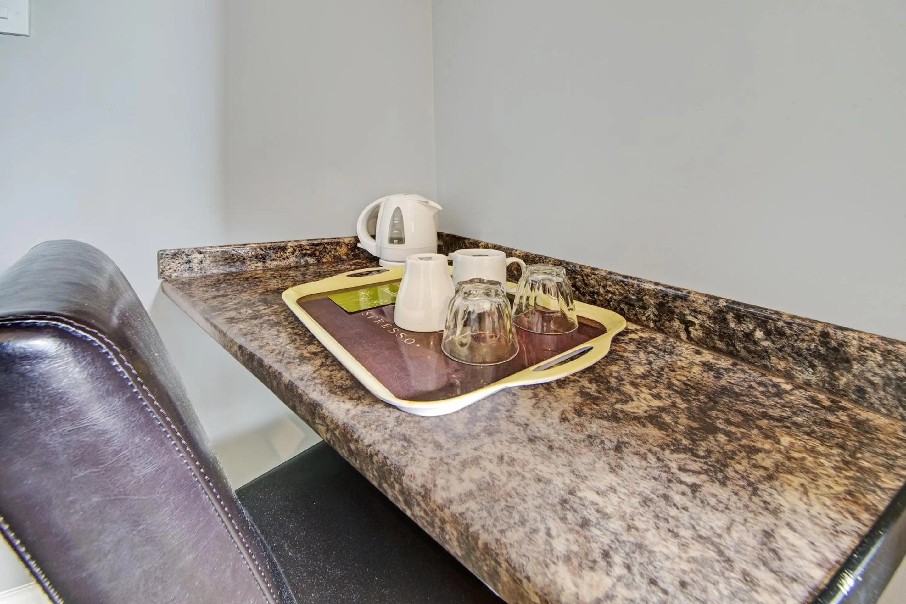 Bedroom in OYO Bostons Manor Hotel, Hanwell London