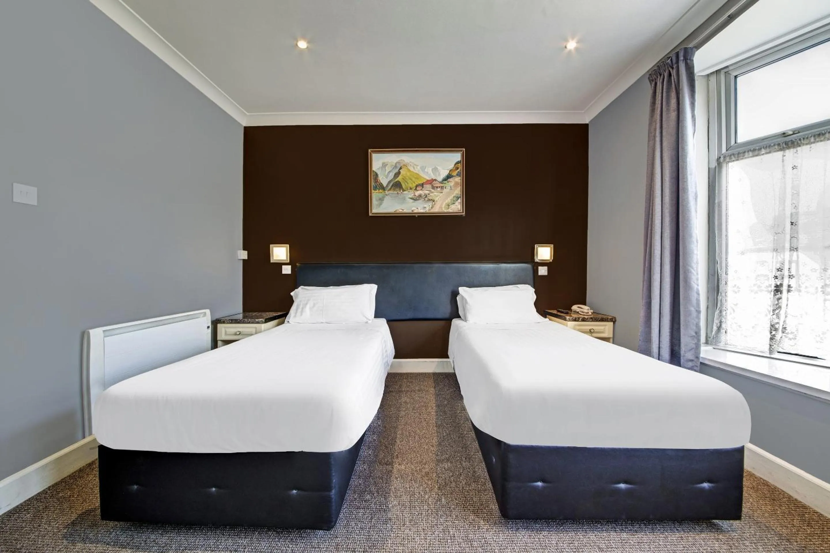 Bedroom, Bed in OYO Bostons Manor Hotel, Hanwell London