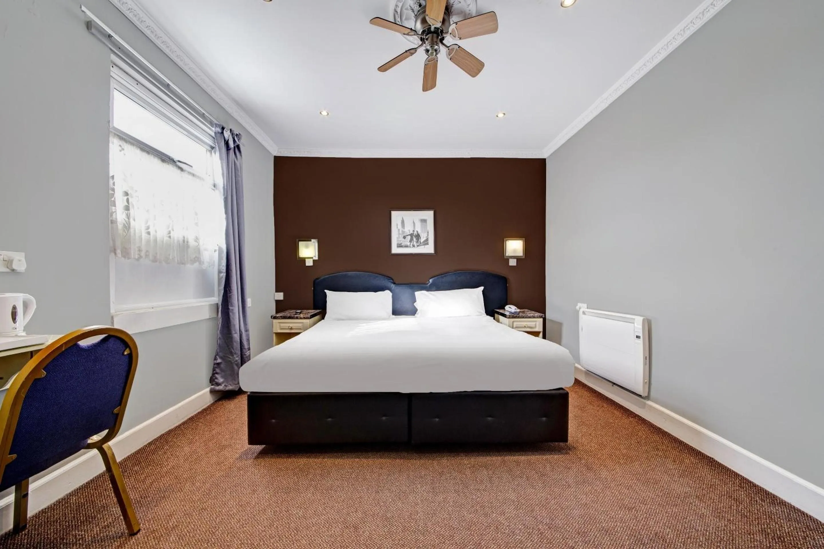 Bedroom, Bed in OYO Bostons Manor Hotel, Hanwell London