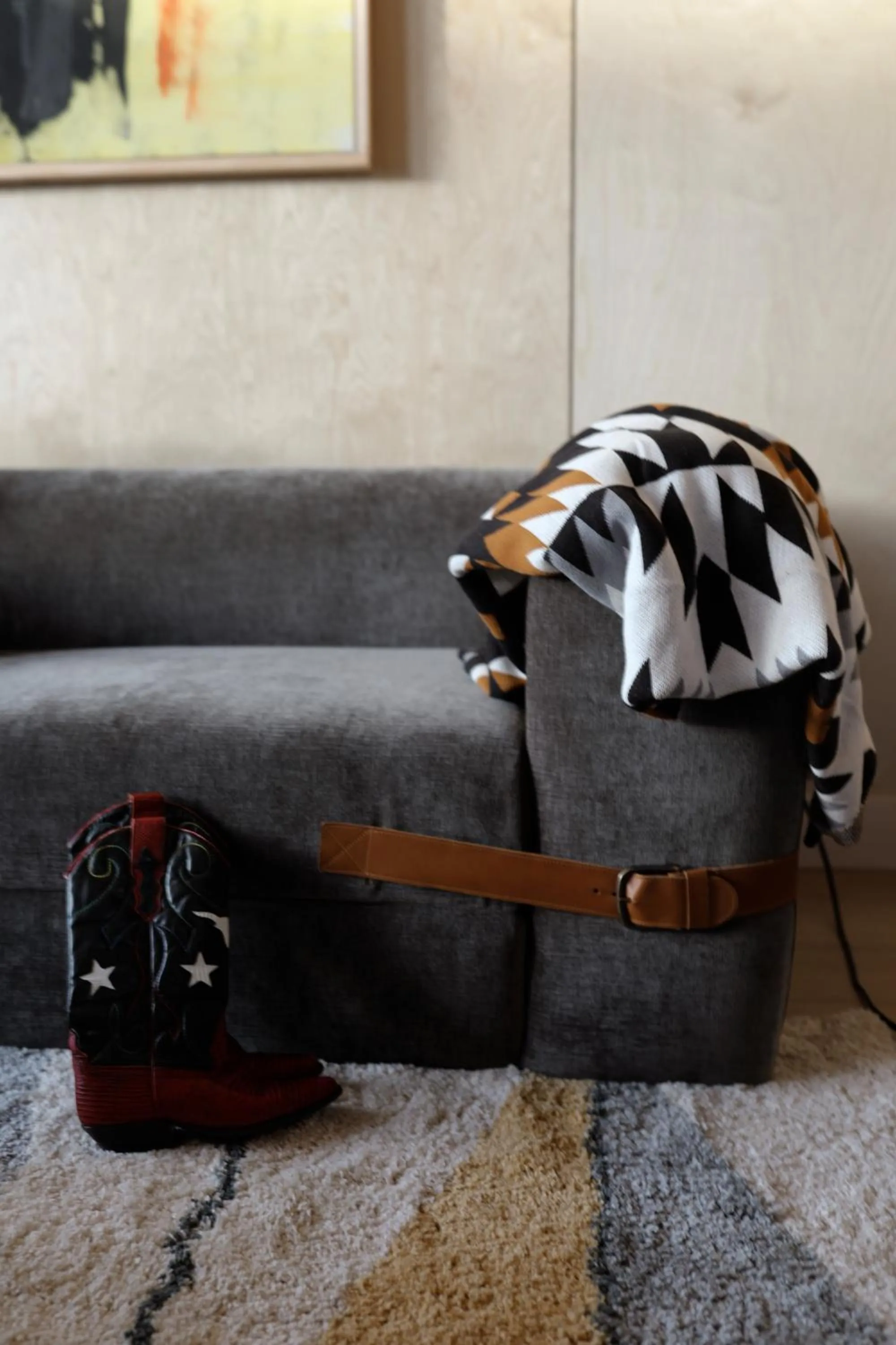 Living room in Yellowstone Peaks Hotel