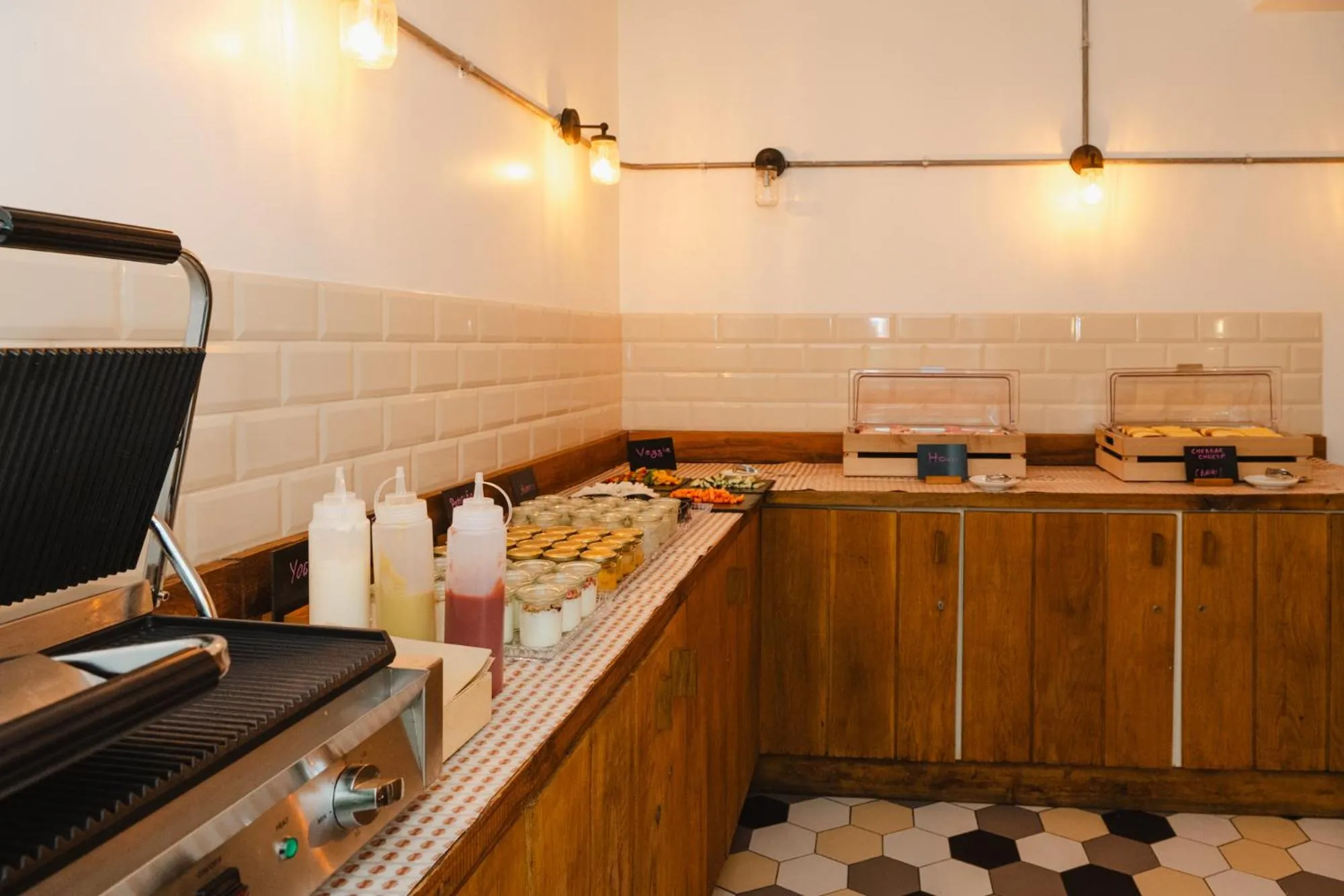 Breakfast in Wombat's City Hostel London