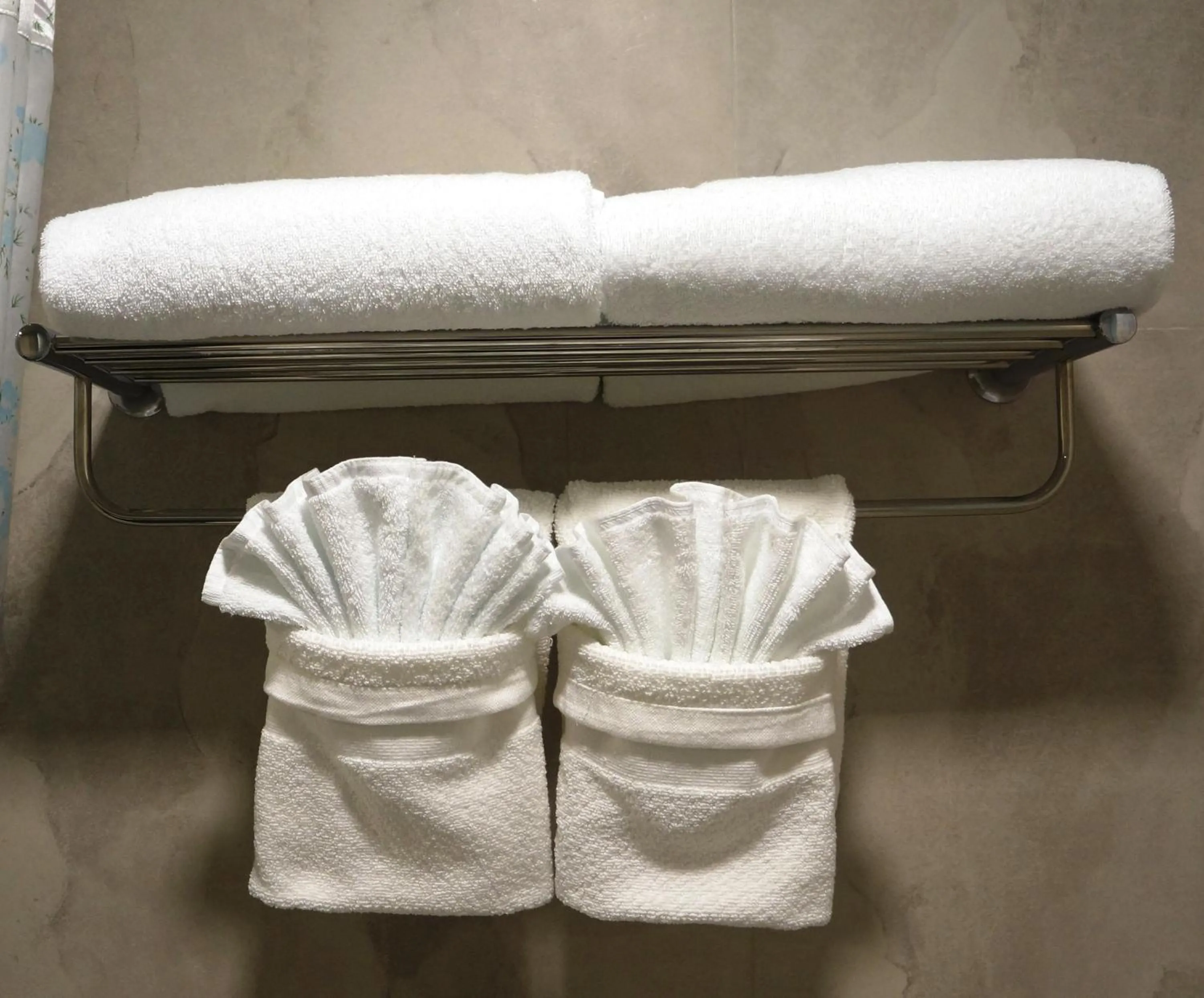 Shower in Hotel Parami