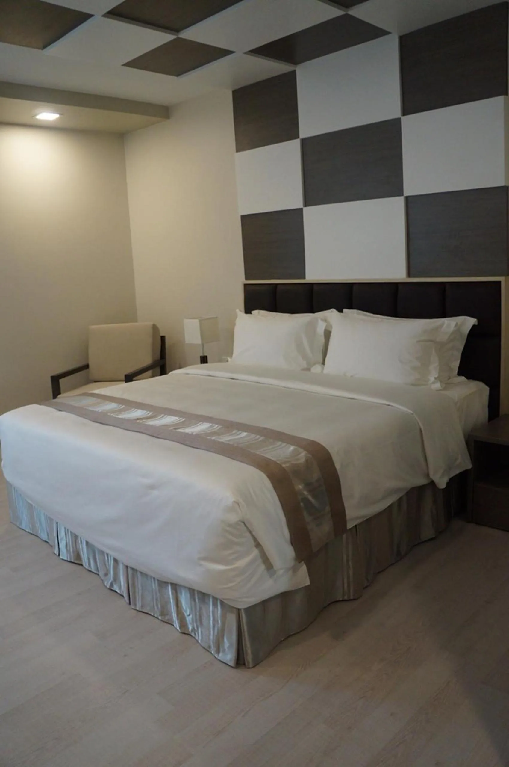 Bedroom, Bed in Hotel Parami