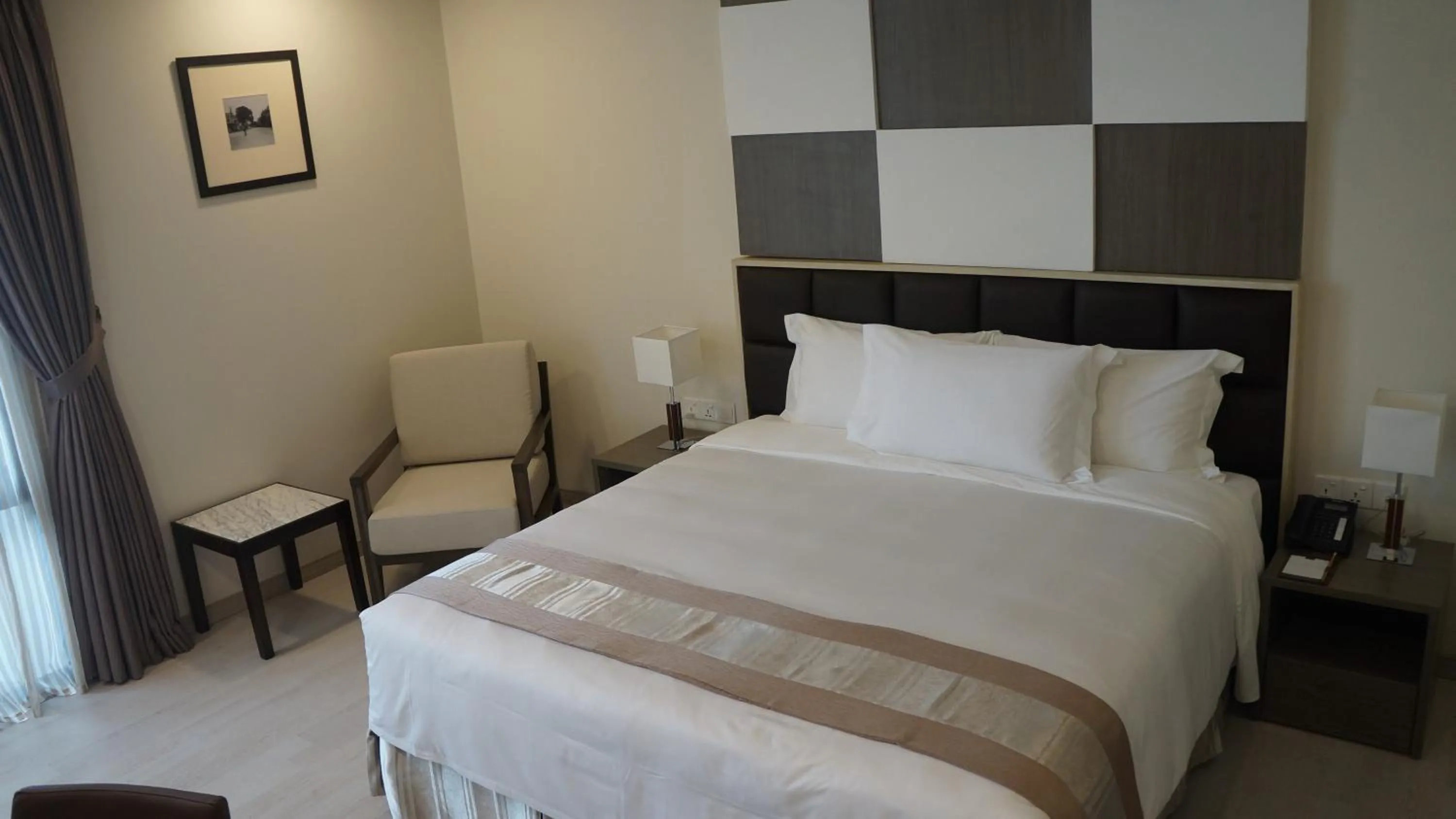 Bedroom, Bed in Hotel Parami