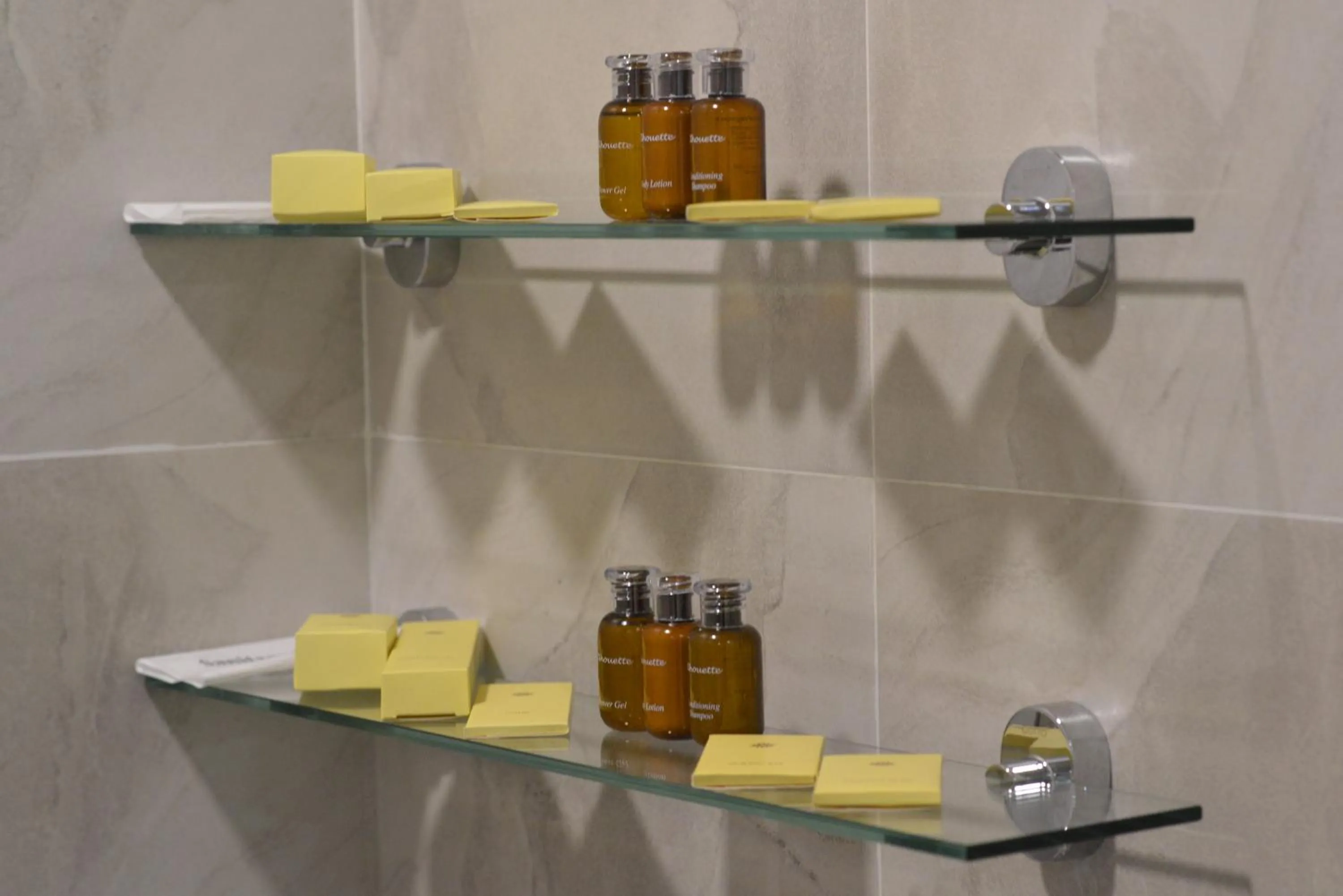 Shower in Hotel Parami