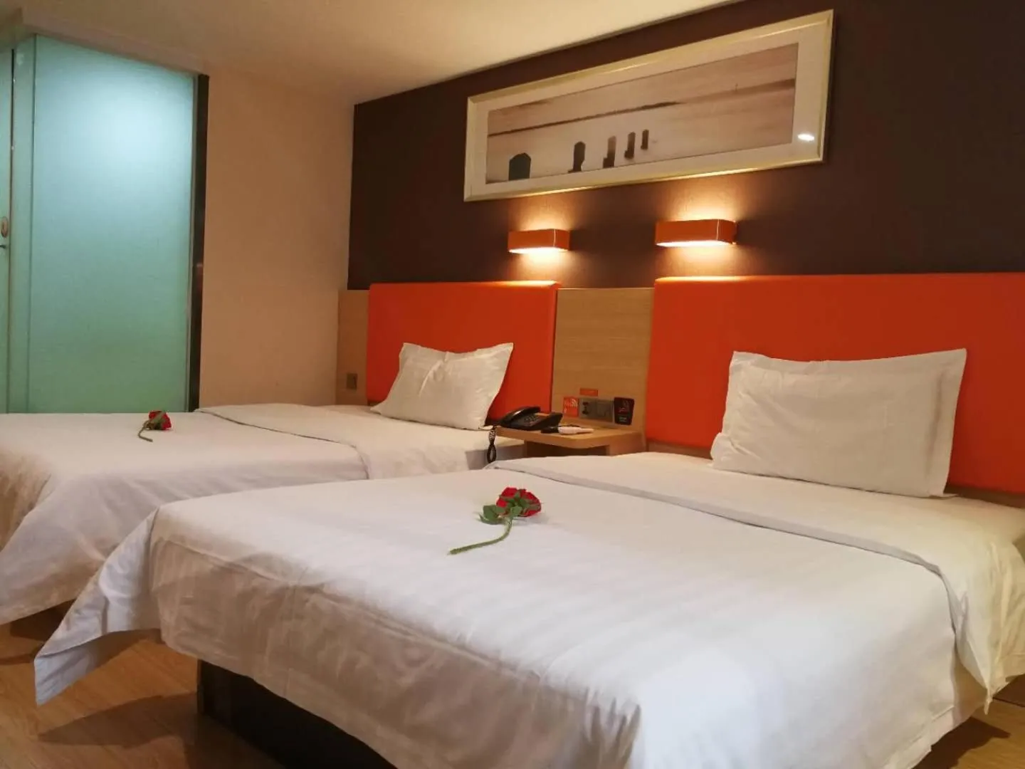 Bed in 7Days Premium Beijing Dongzhimen Airport Express Station