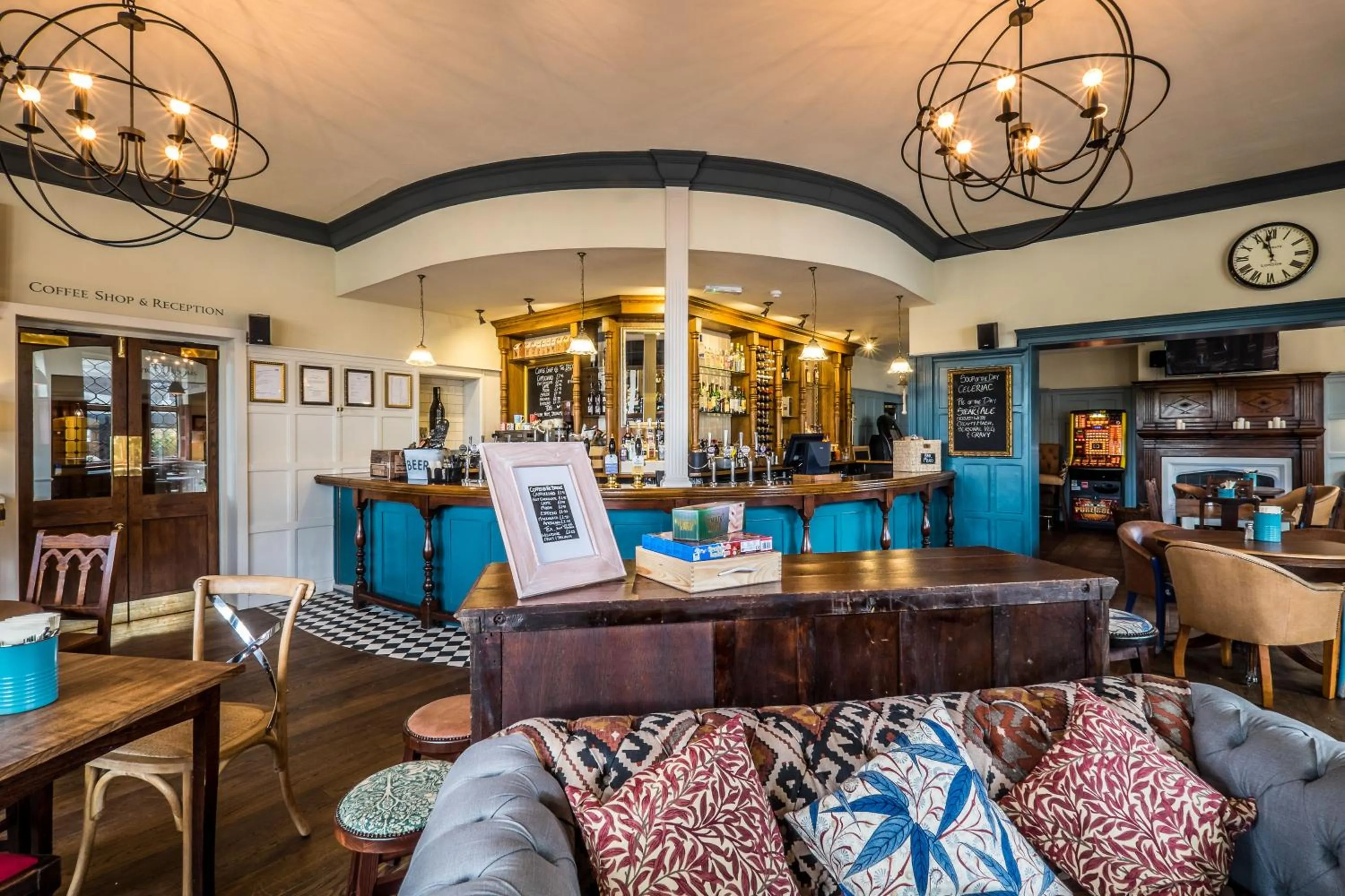 Lounge or bar in Bridge Hotel