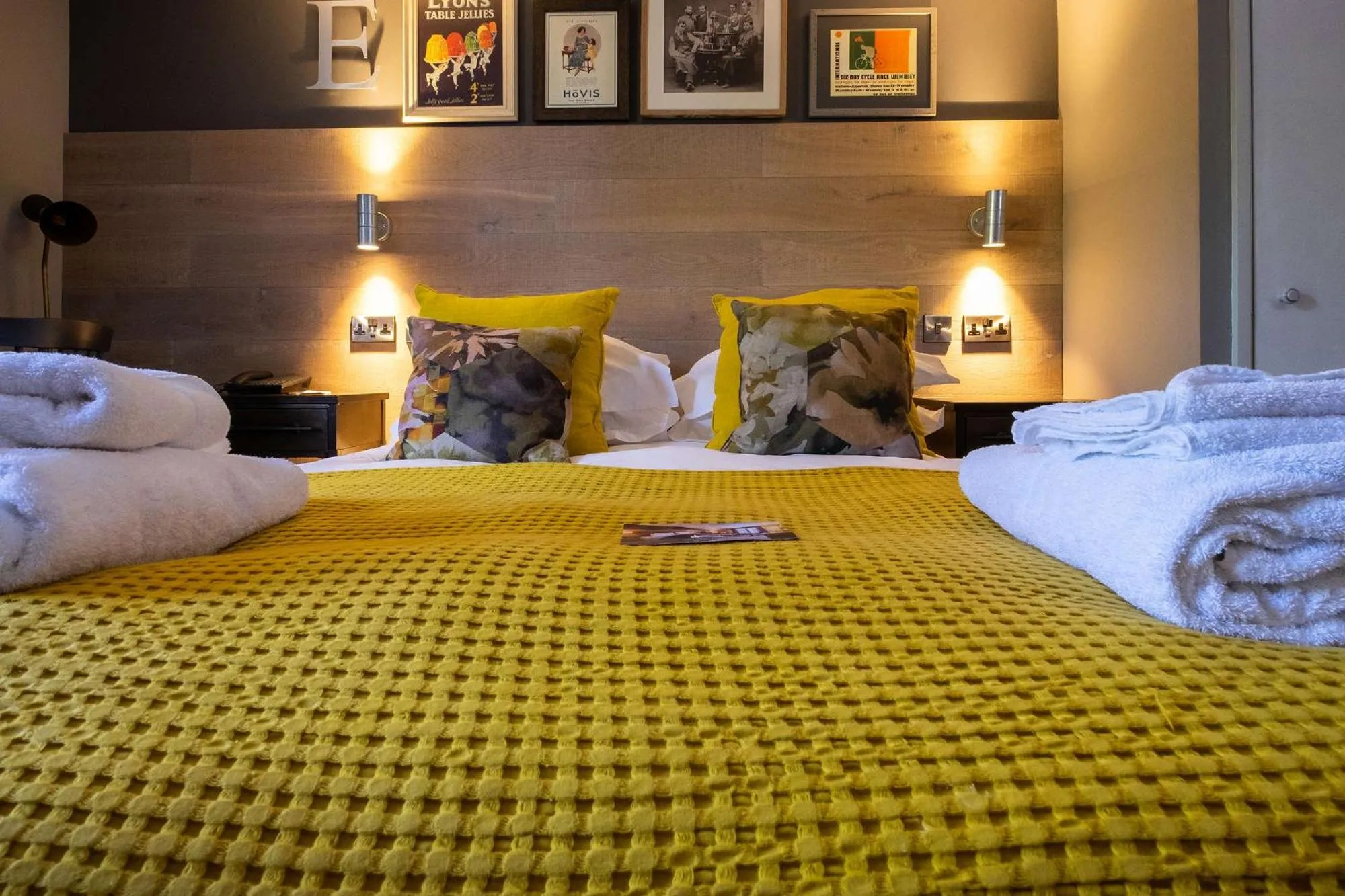 Bedroom, Bed in Bridge Hotel