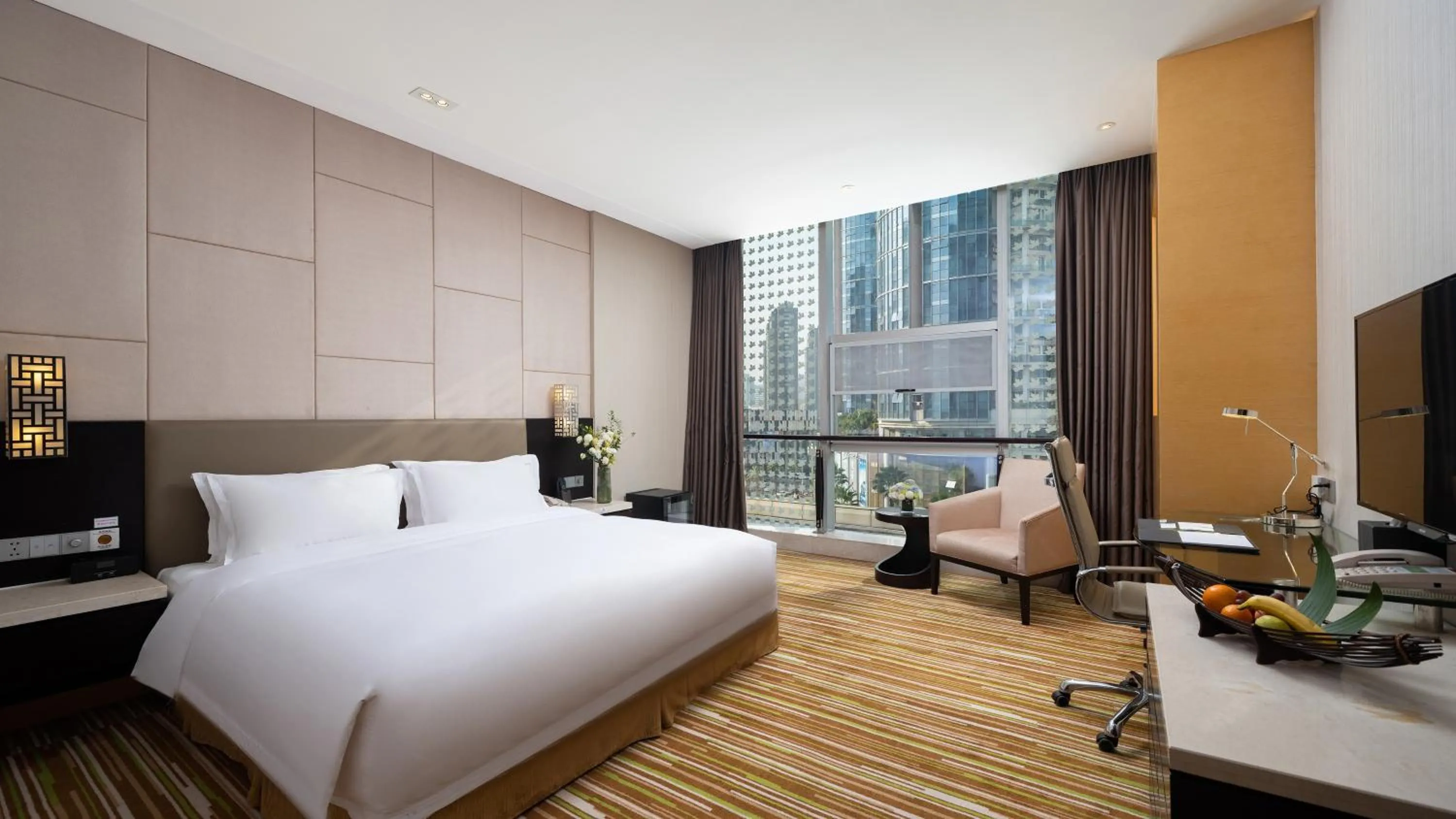 Photo of the whole room, Bed in Holiday Inn Nanchang Riverside by IHG