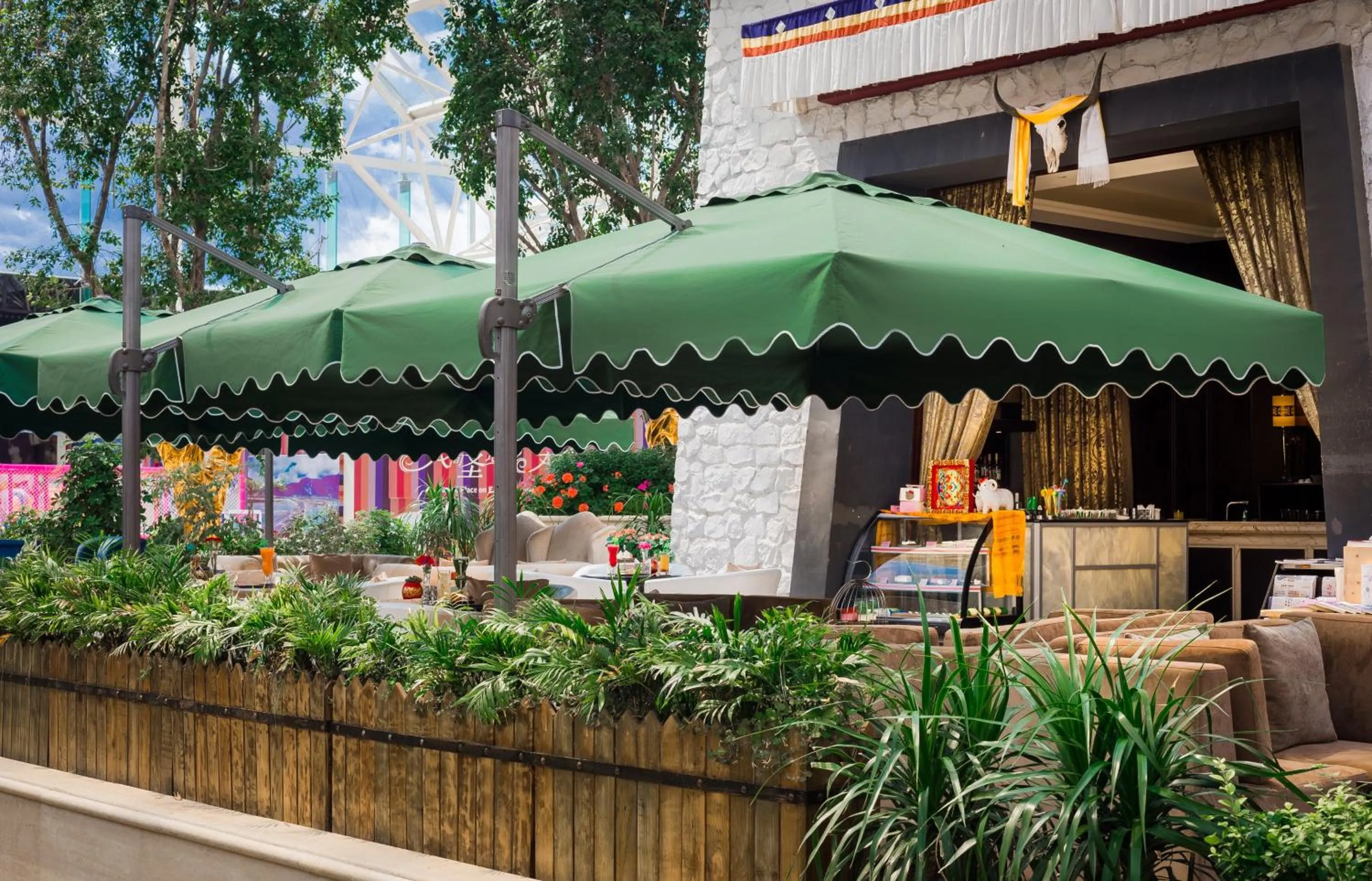 Lounge or bar in InterContinental Lhasa Paradise by IHG