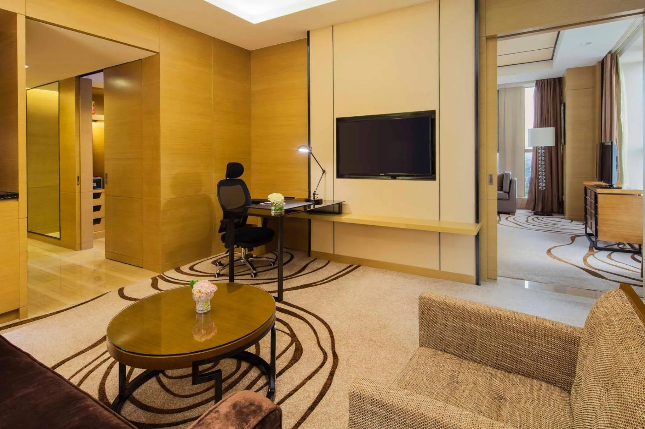 Photo of the whole room in Crowne Plaza Tianjin Meijiangnan by IHG