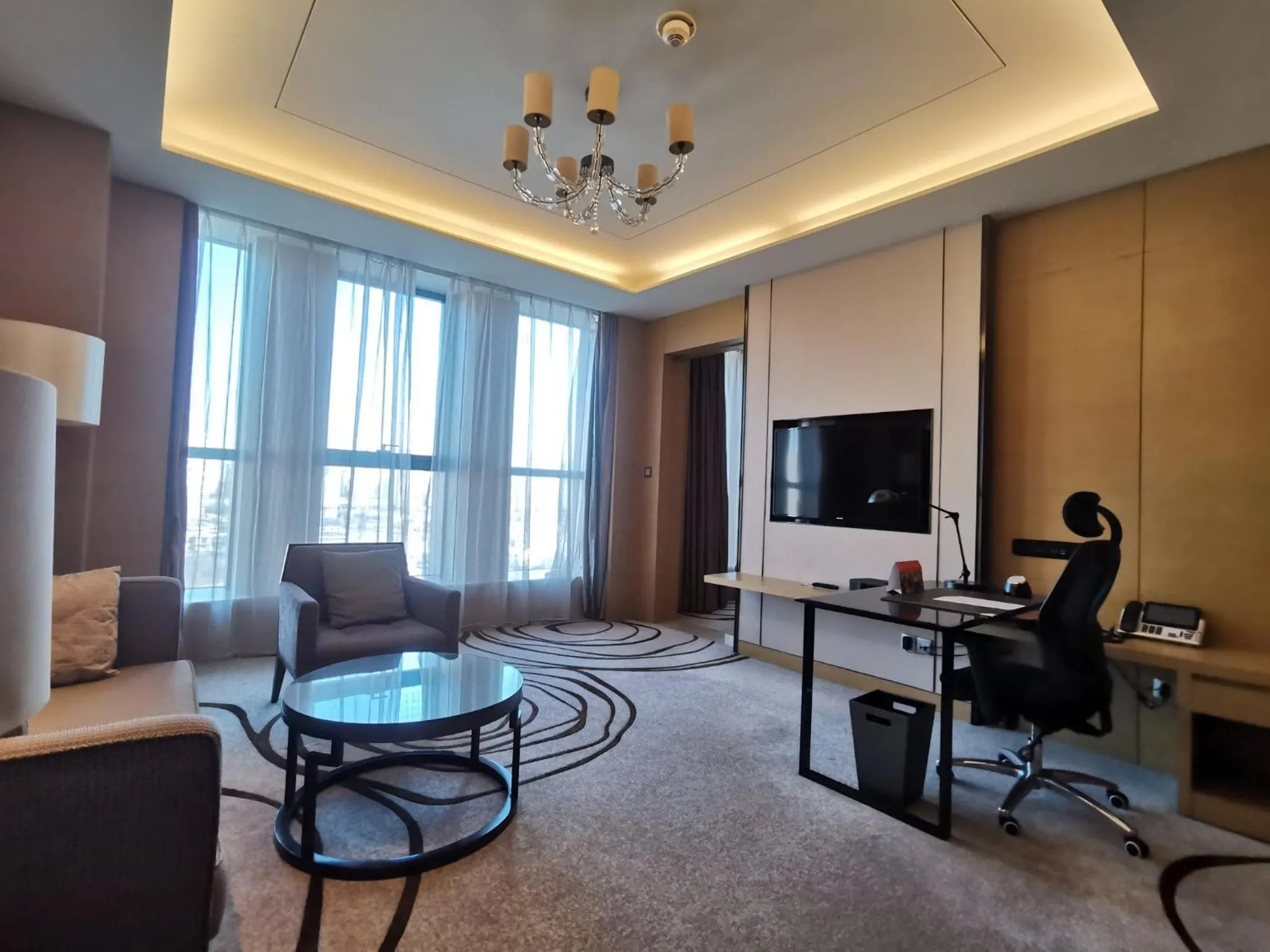 Photo of the whole room in Crowne Plaza Tianjin Meijiangnan by IHG