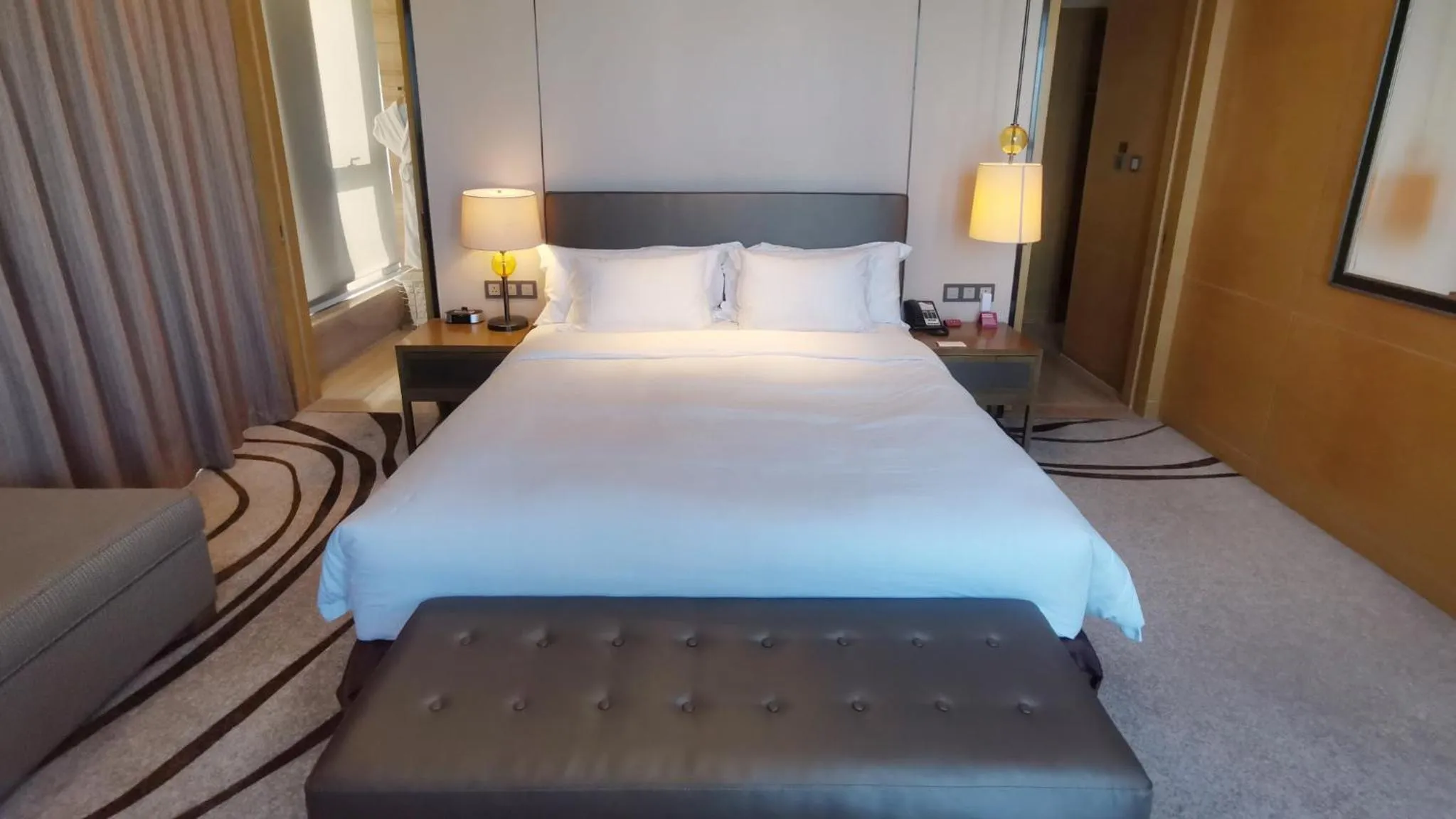 Photo of the whole room, Bed in Crowne Plaza Tianjin Meijiangnan by IHG