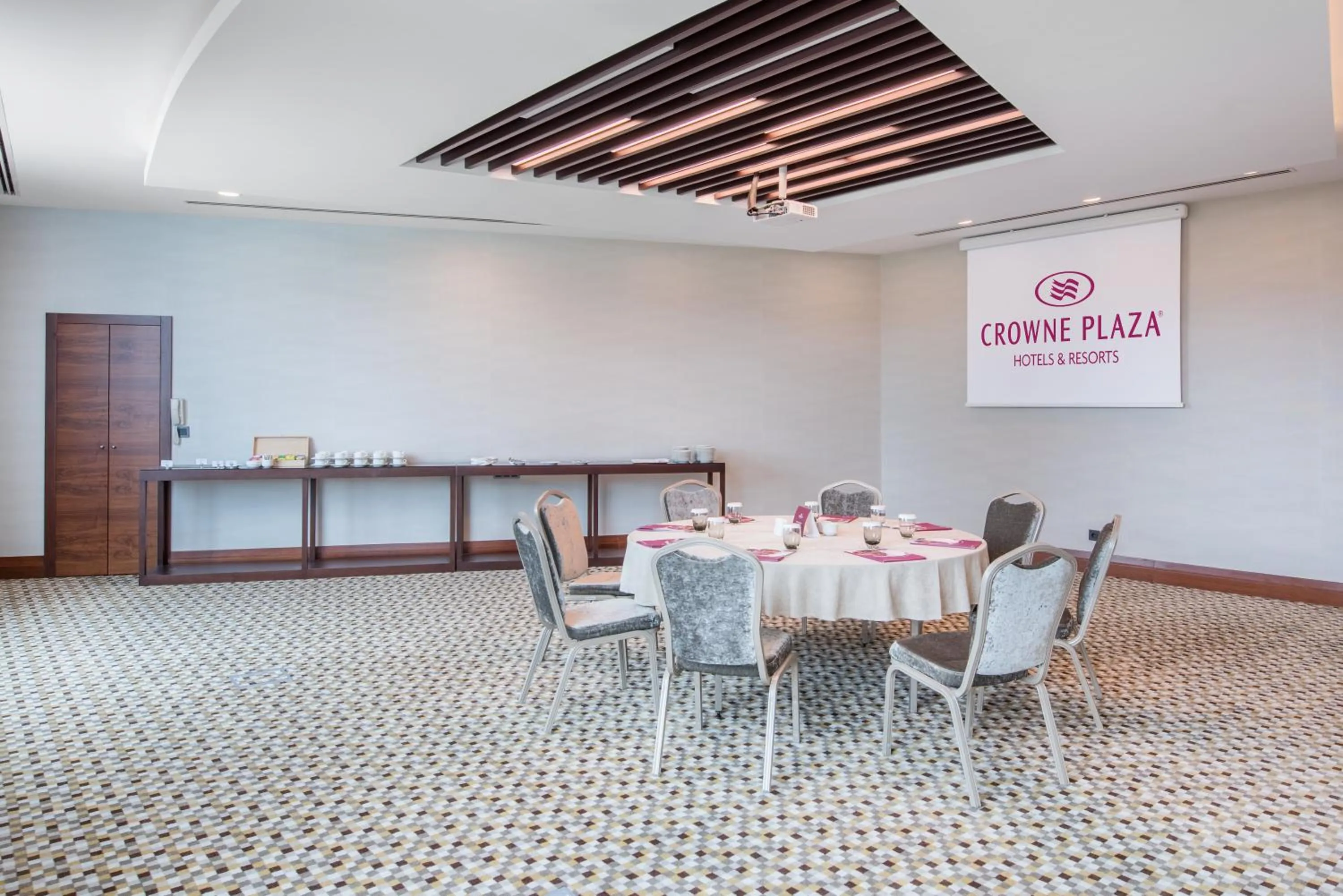 Meeting/conference room in Crowne Plaza Istanbul Oryapark by IHG