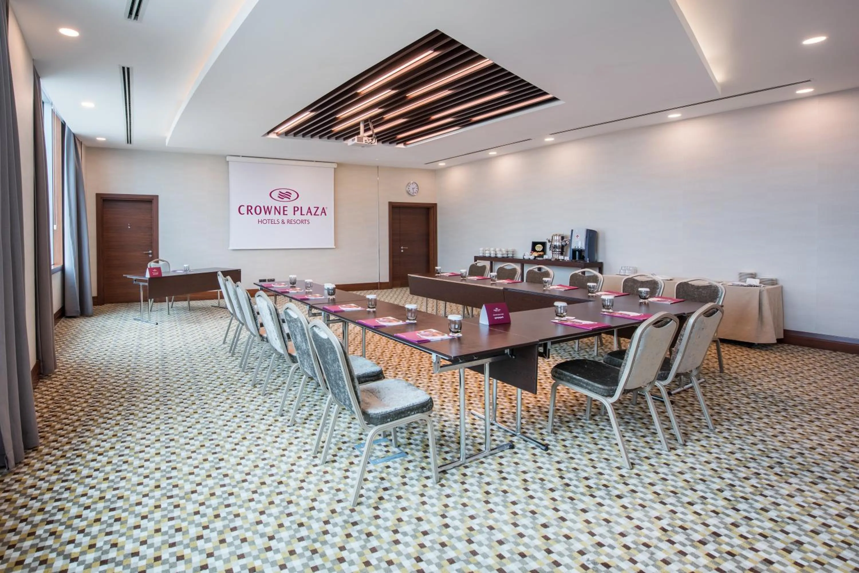 Meeting/conference room in Crowne Plaza Istanbul Oryapark by IHG