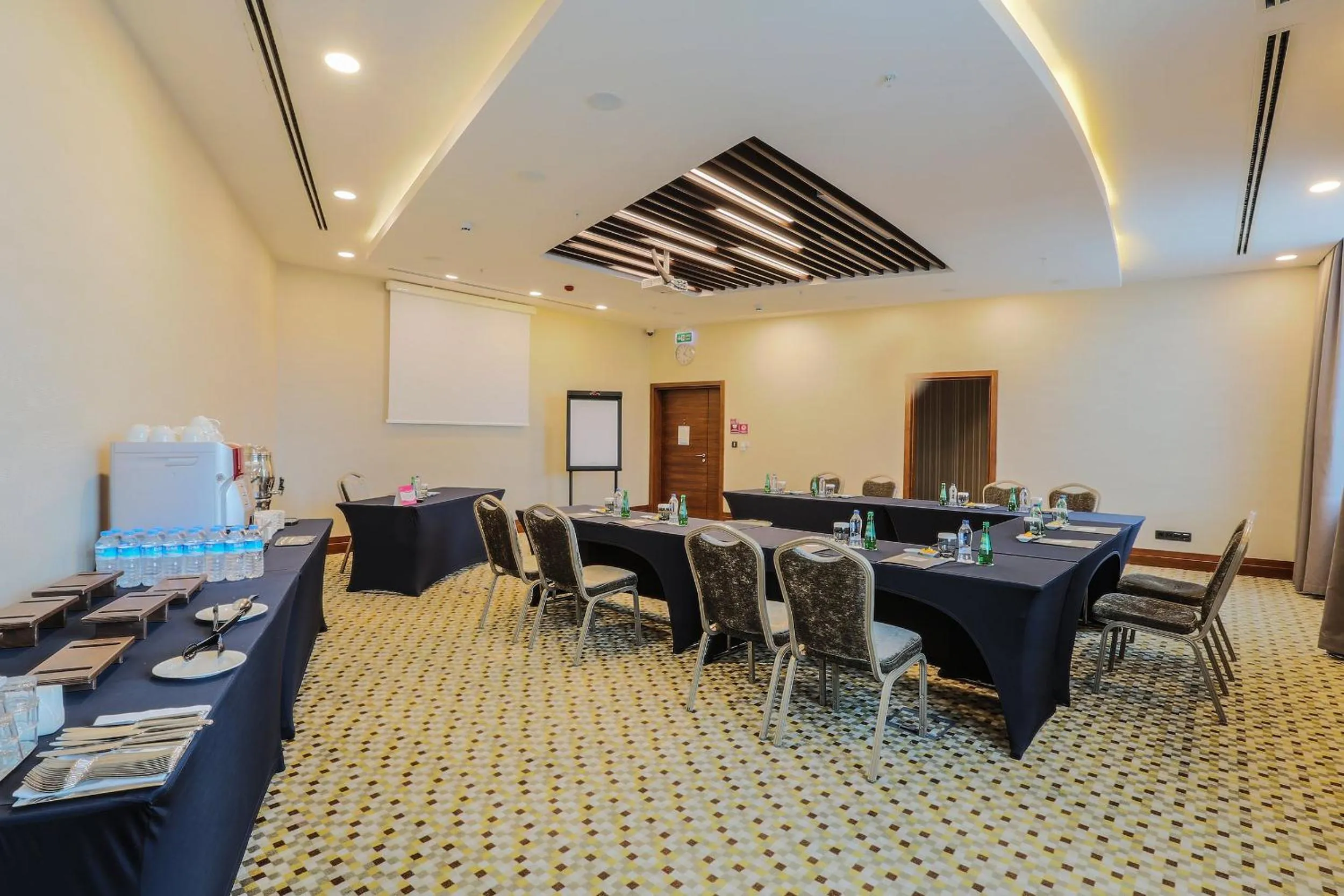 Meeting/conference room in Crowne Plaza Istanbul Oryapark by IHG