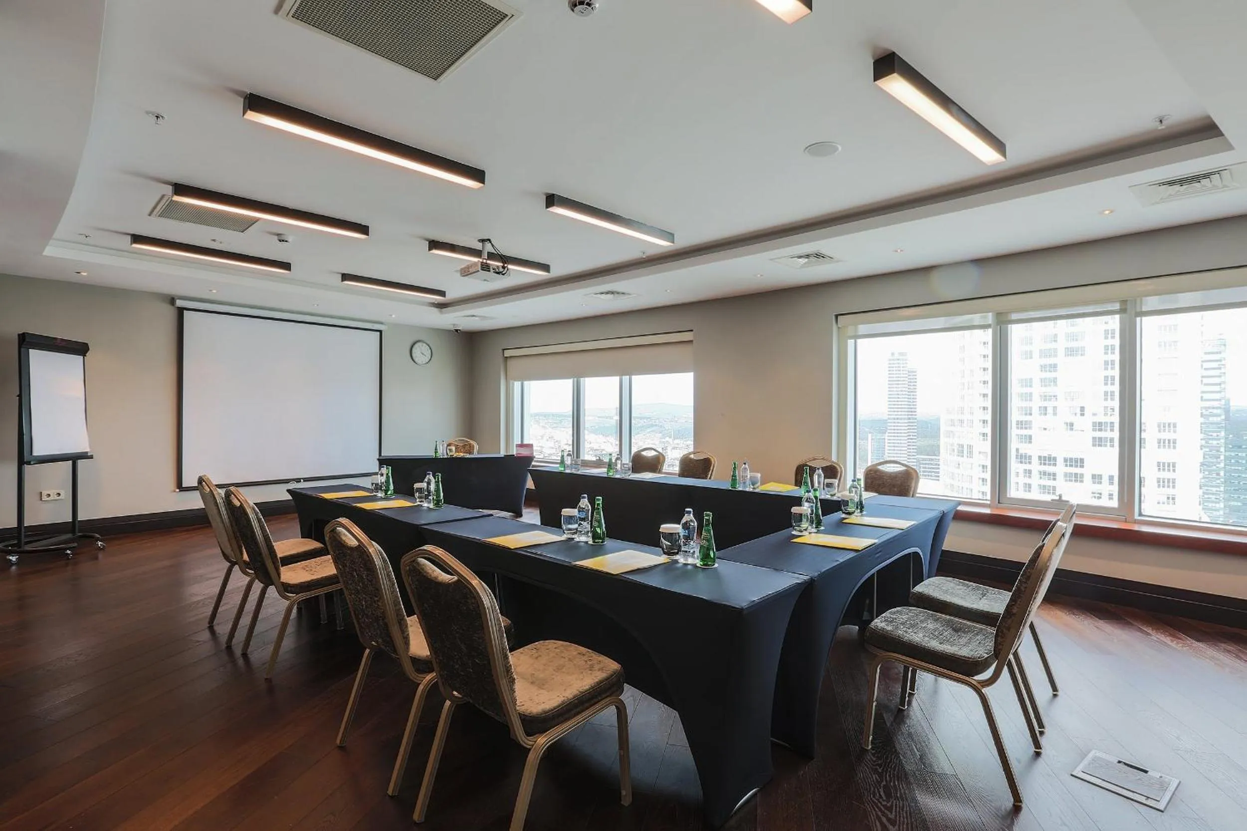 Meeting/conference room in Crowne Plaza Istanbul Oryapark by IHG