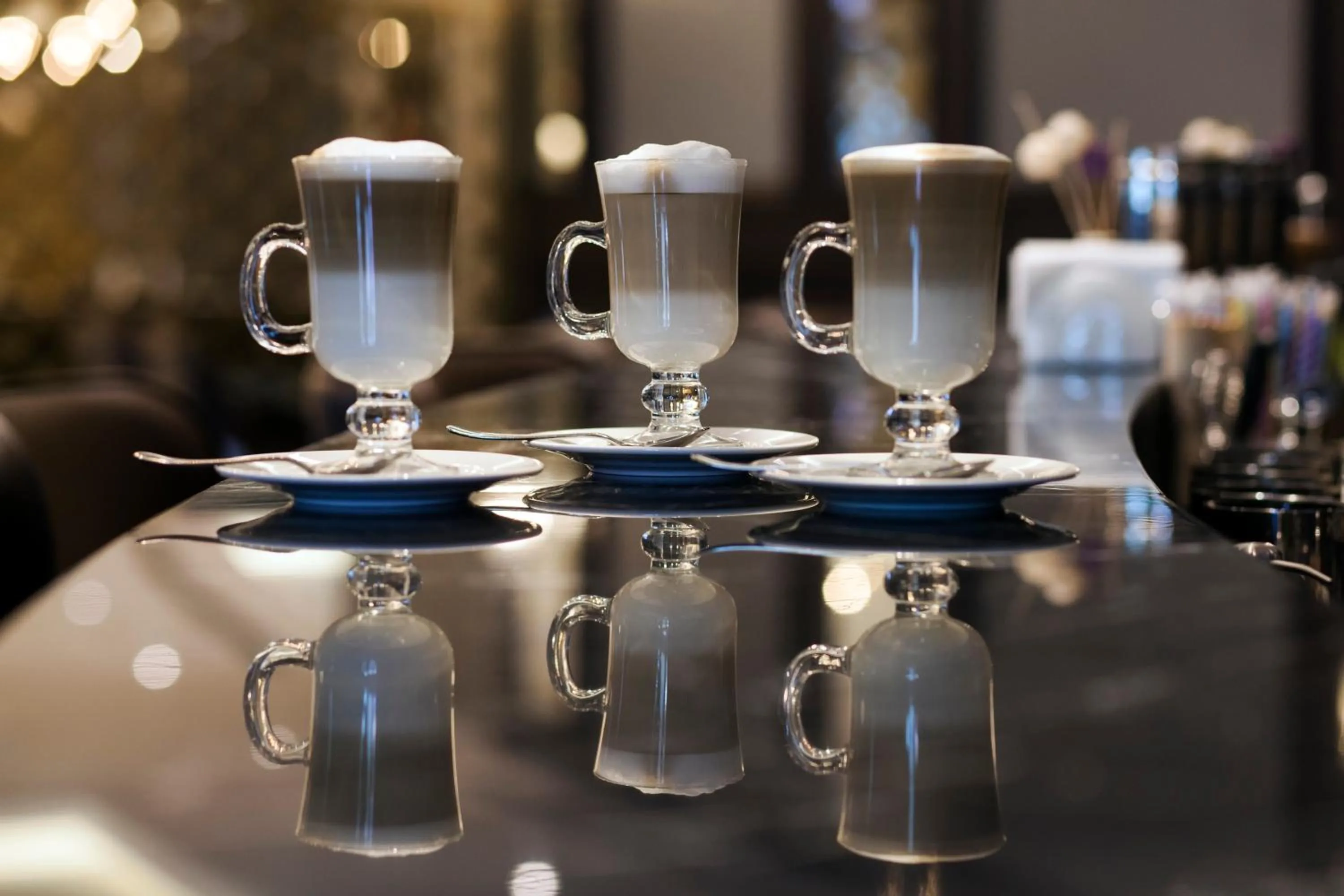 Lounge or bar in Crowne Plaza Istanbul Oryapark by IHG