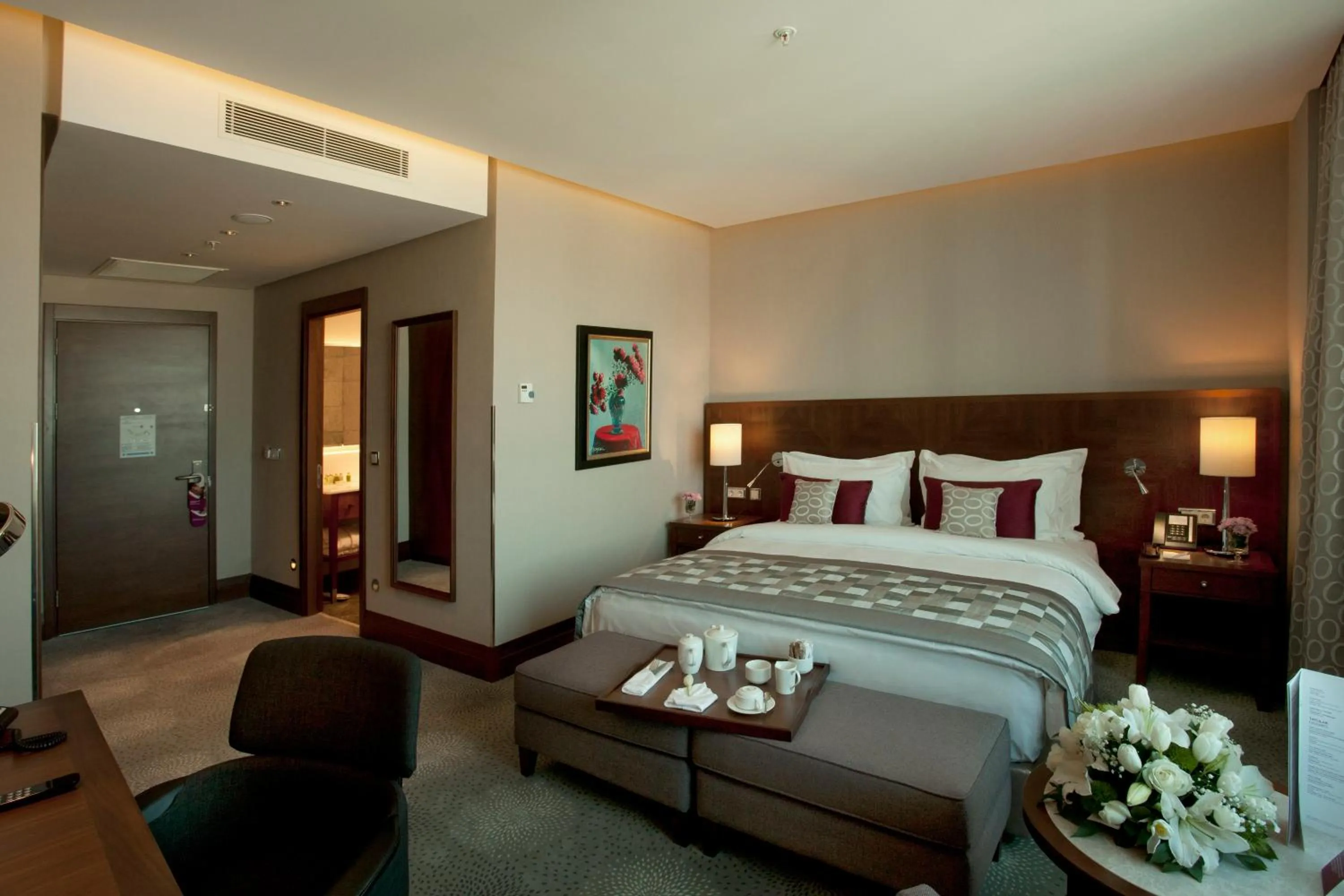 Standard King Room in Crowne Plaza Istanbul Oryapark by IHG