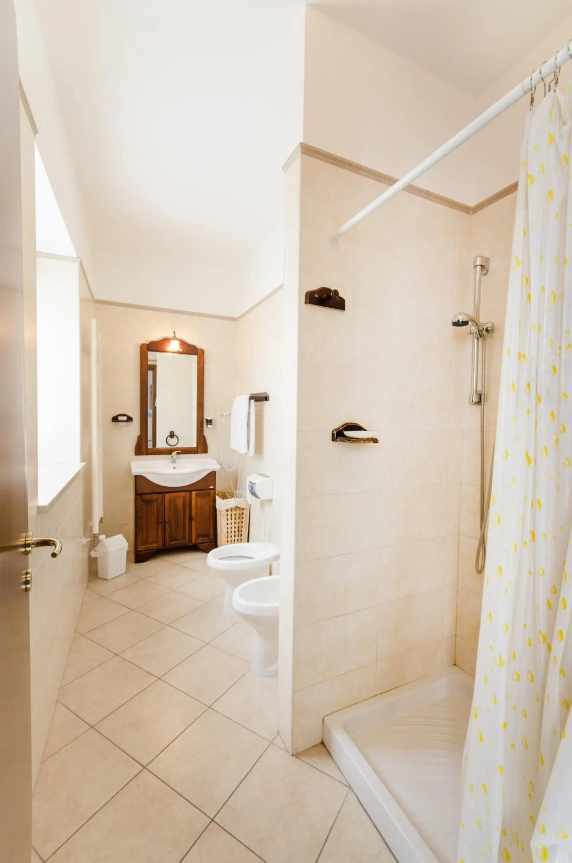 Triple Room with Private Bathroom - single occupancy in B&B Iris Triple Room with Private Bathroom - single occupancy in B&B Iris