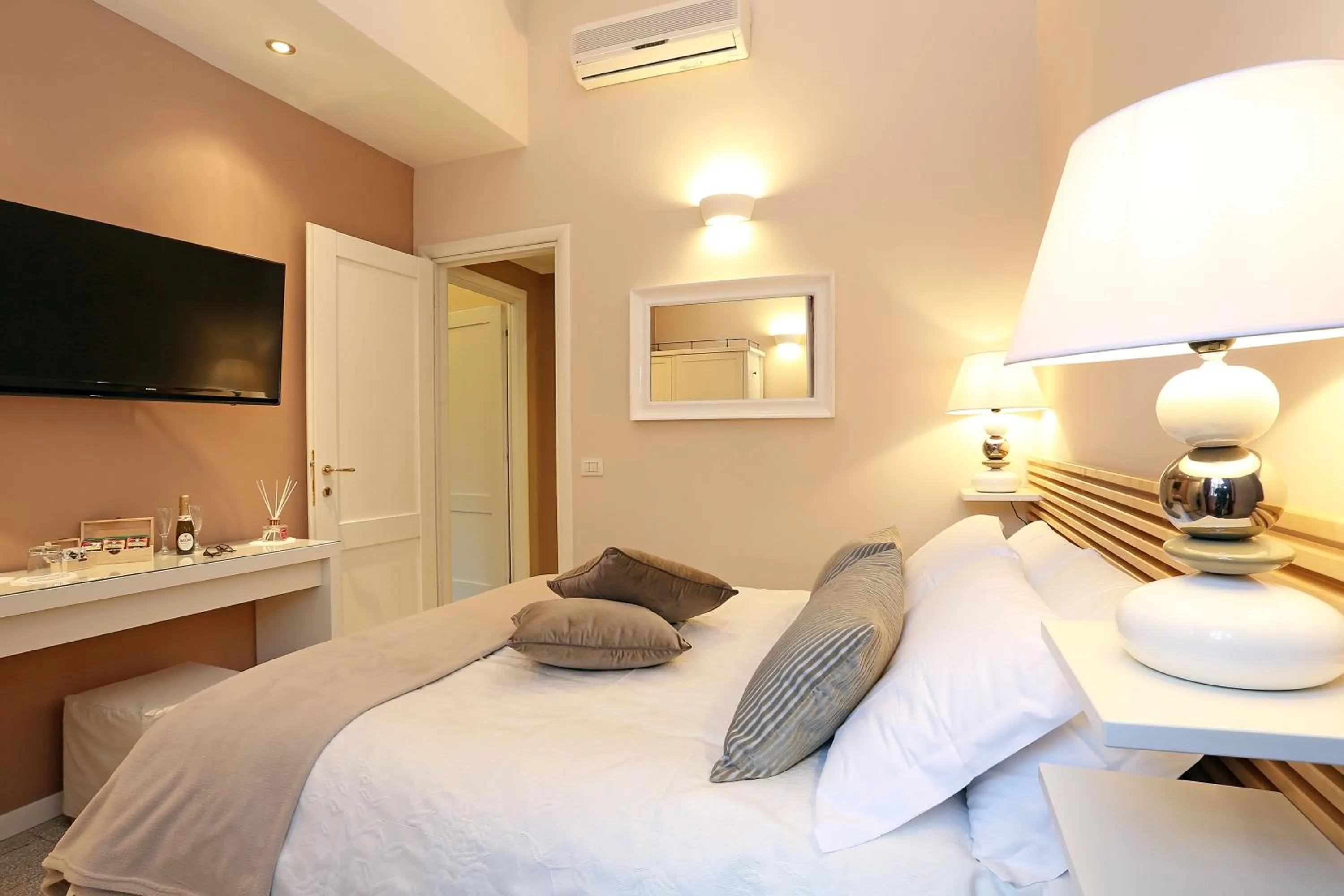 Bed in Liberty Rome Suites - Liberty Collection