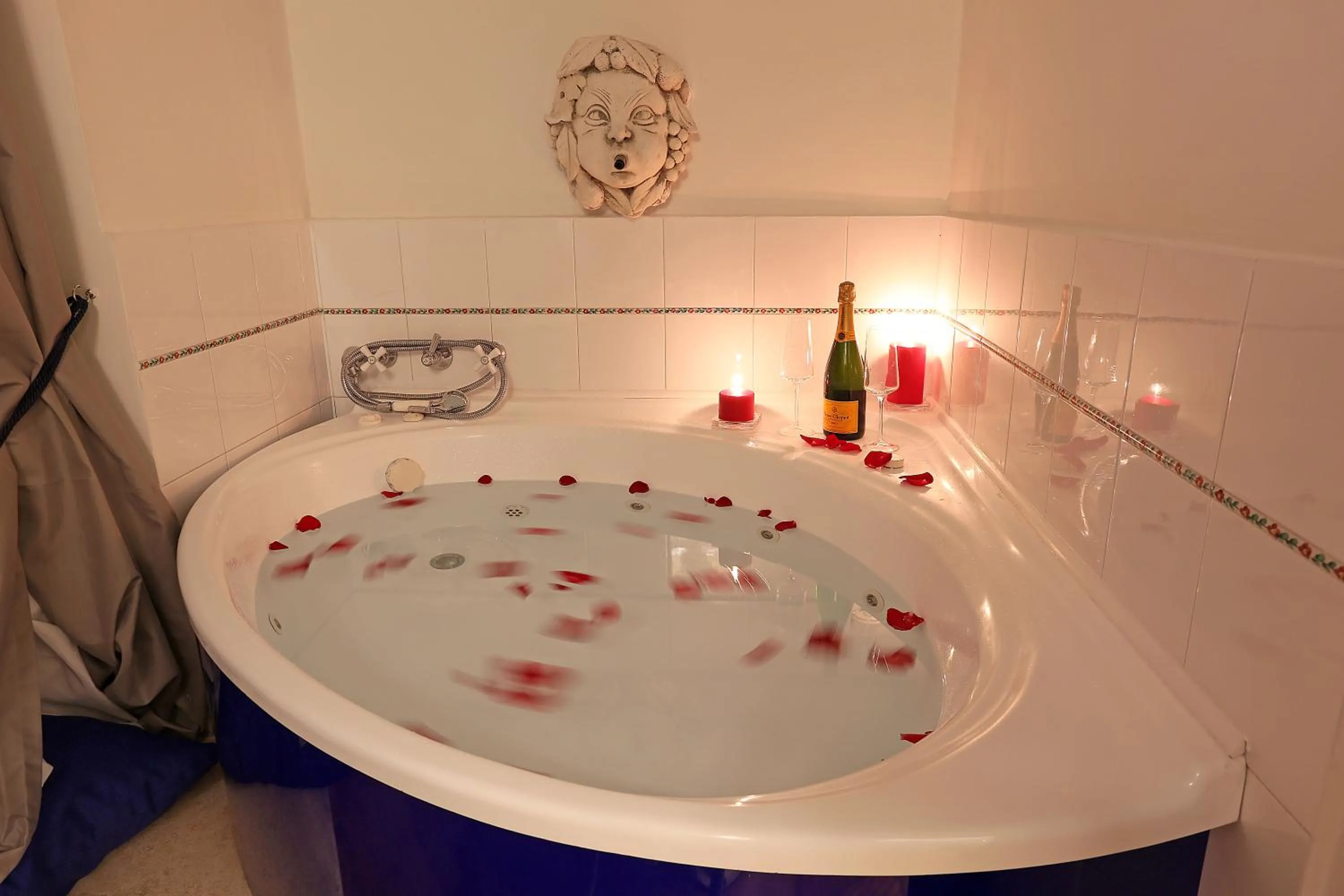 Hot Tub in Liberty Rome Suites - Liberty Collection