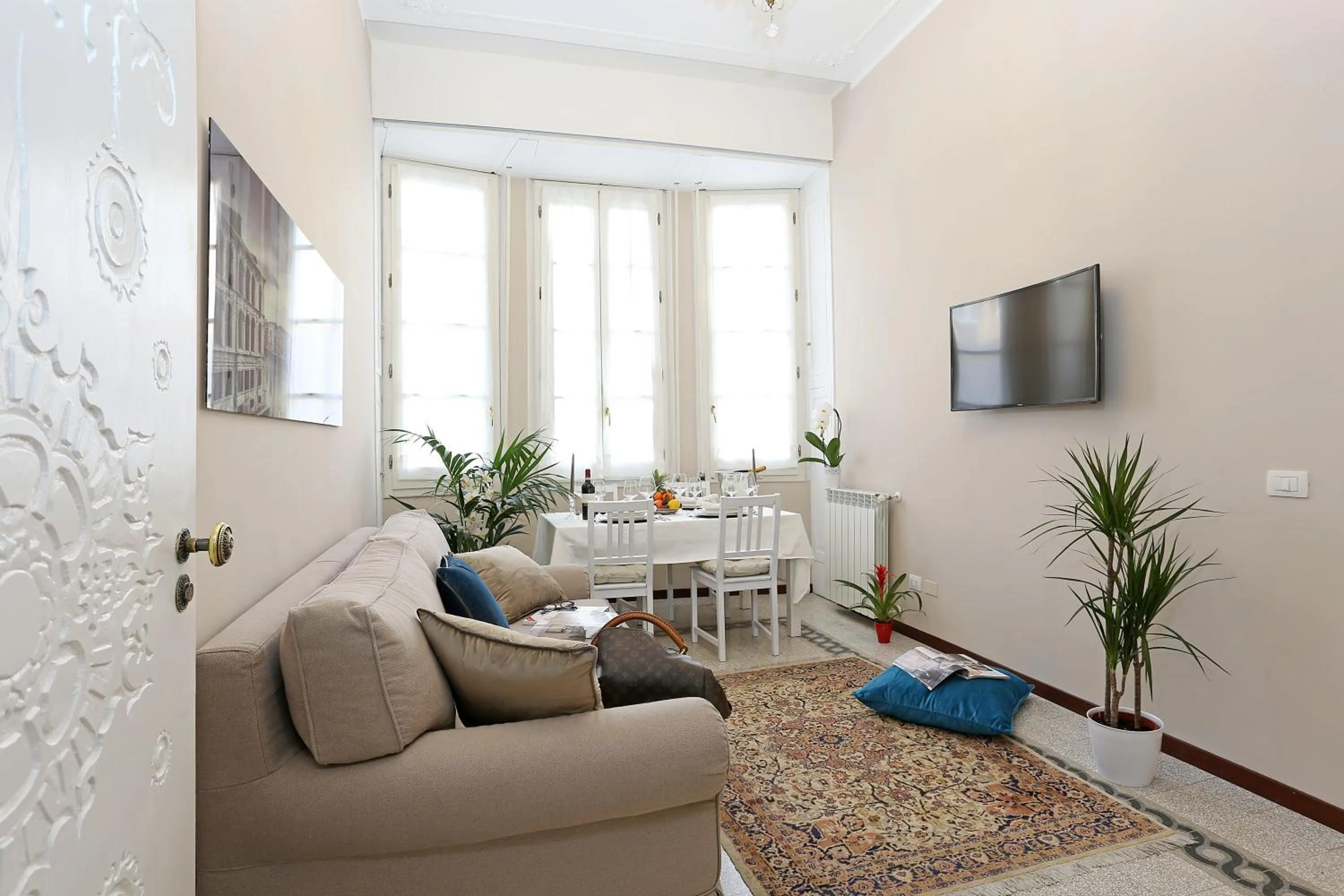 Lounge or bar in Liberty Rome Suites - Liberty Collection