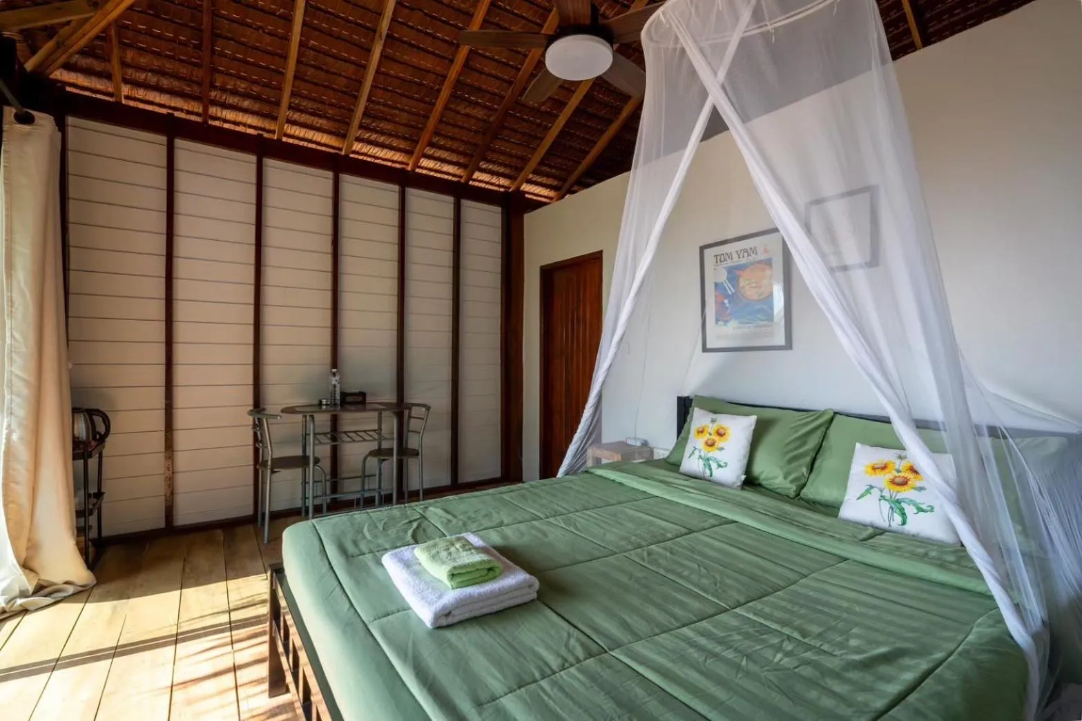 Photo of the whole room, Bed in Koh Pu Sea View Beach Resort