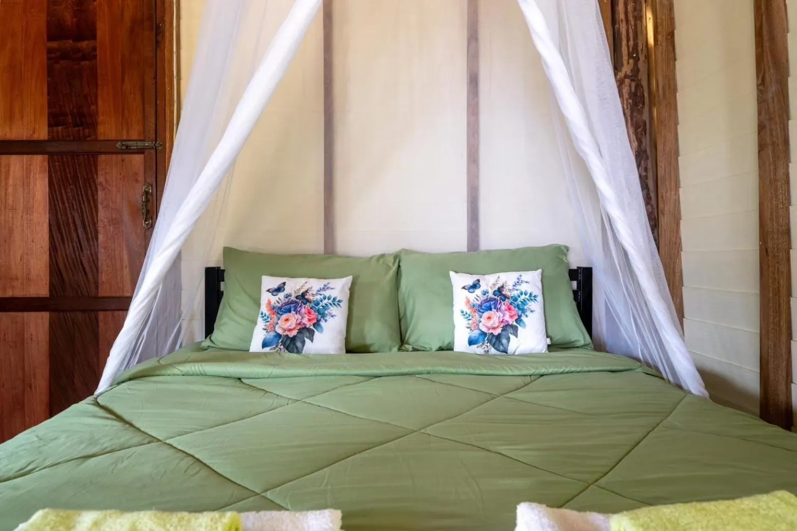 Bed in Koh Pu Sea View Beach Resort