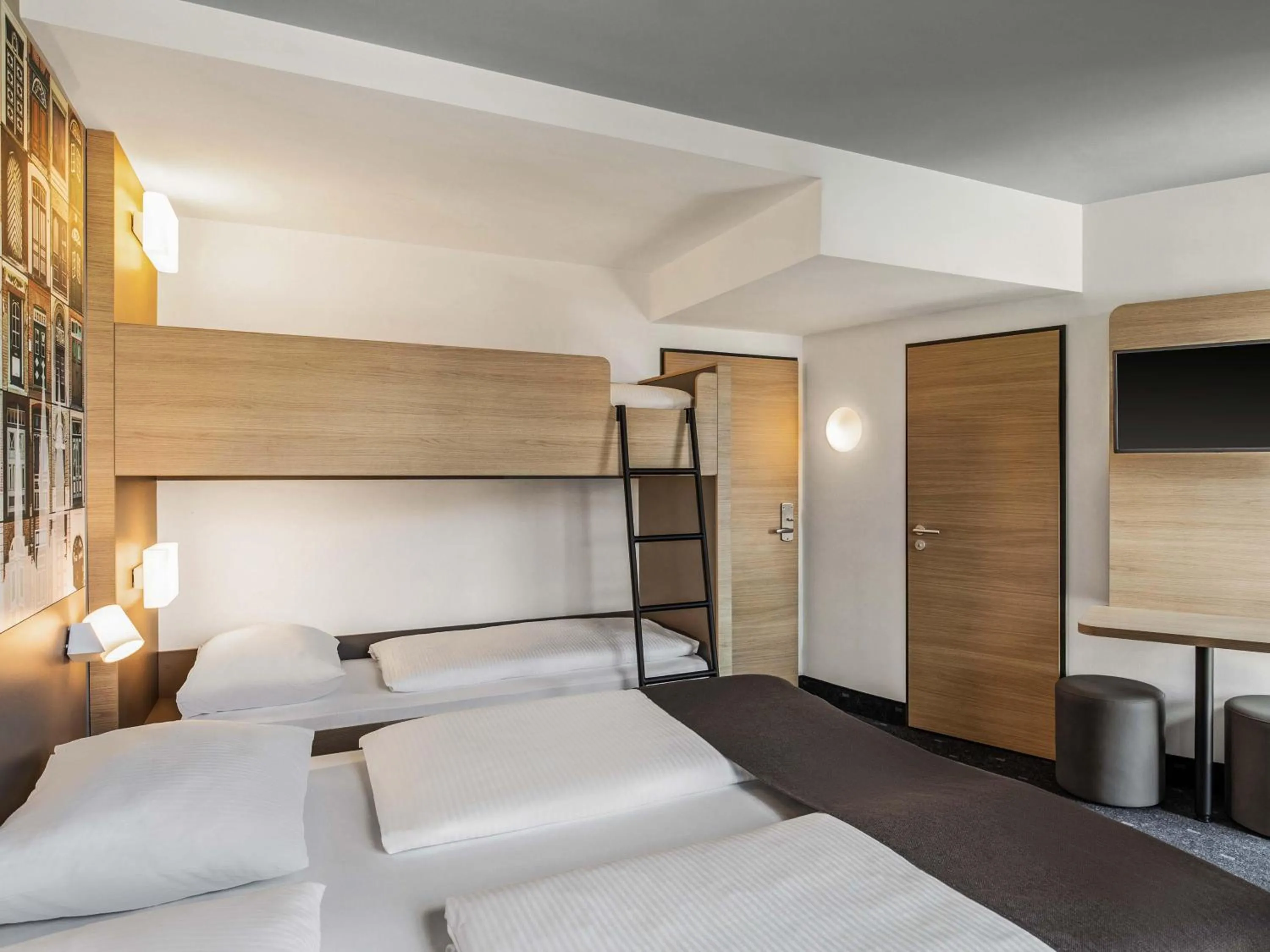 Photo of the whole room, Bed in B&B Hotel Lübeck-Hbf