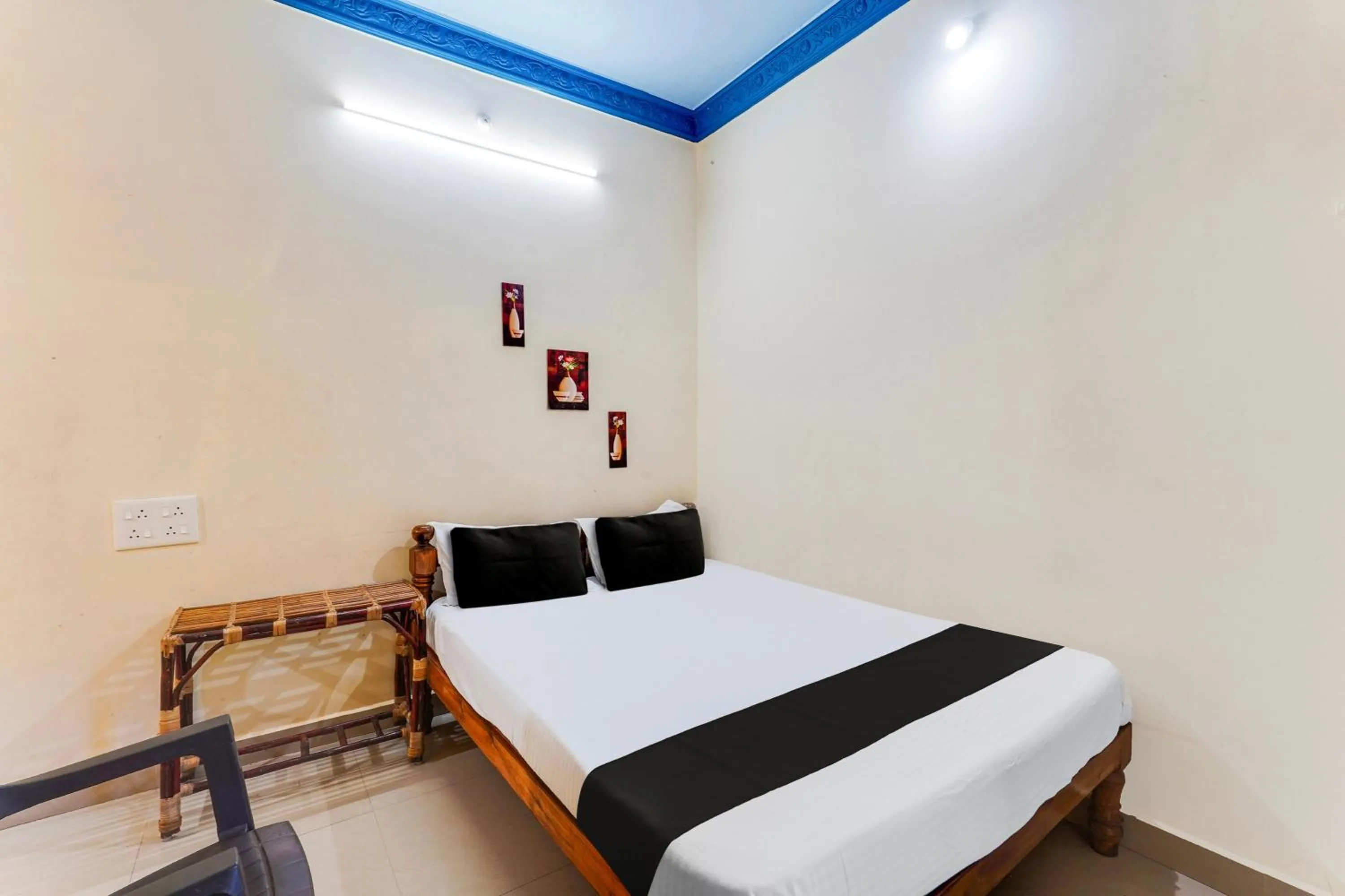 Bedroom, Bed in Hotel O Raghul Residency