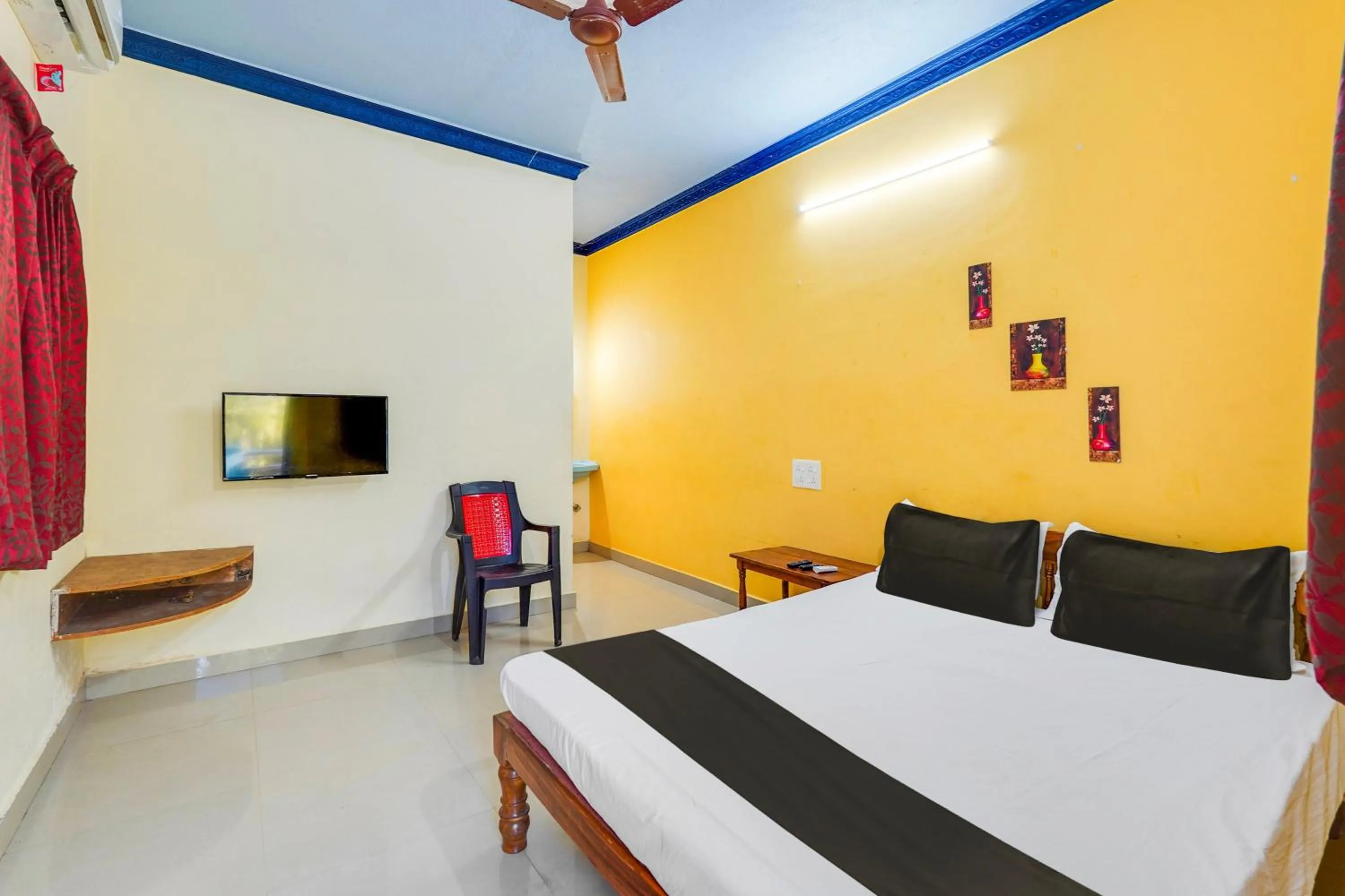 Bedroom, Bed in Hotel O Raghul Residency