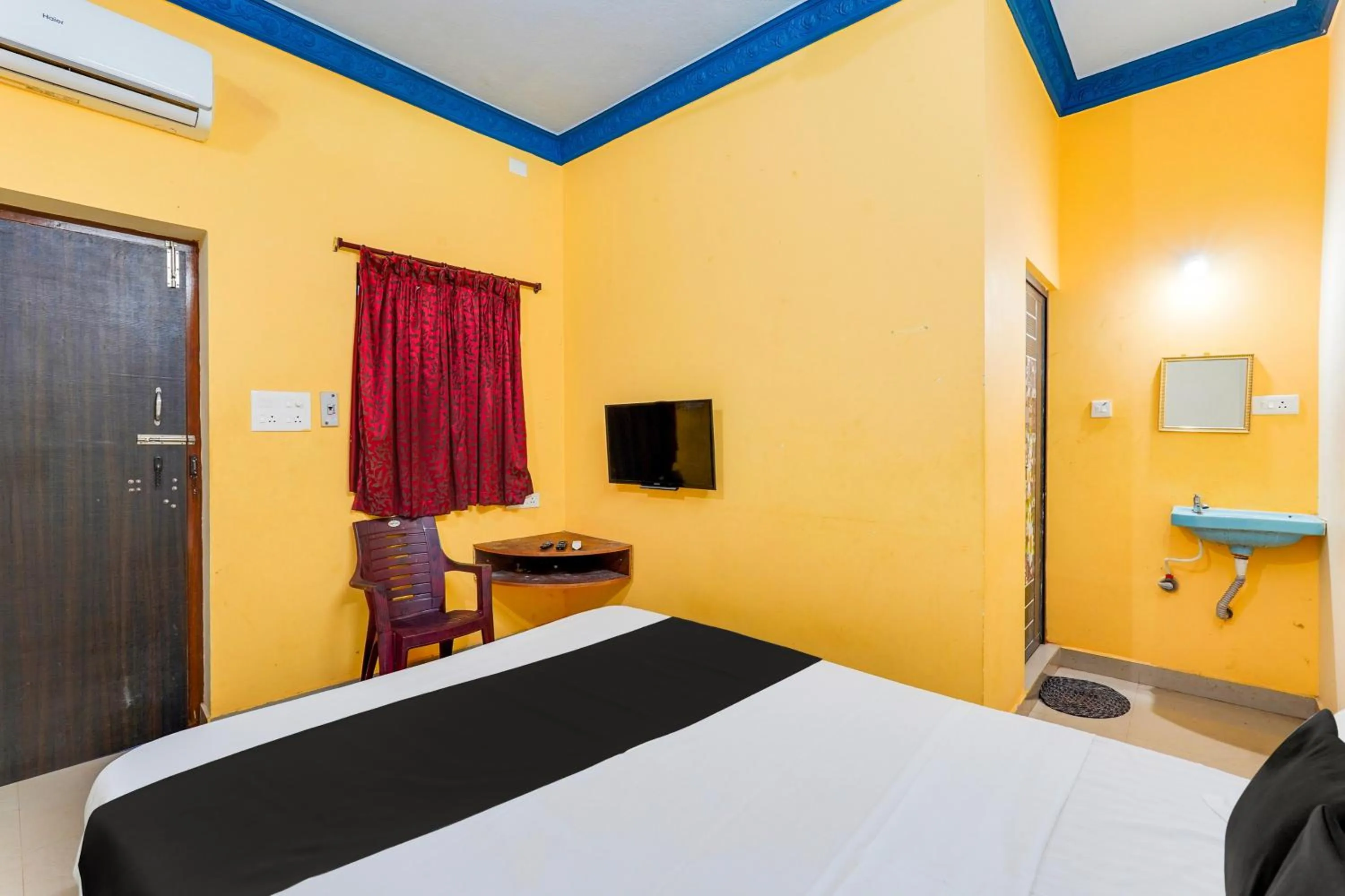 Bedroom, Bed in Hotel O Raghul Residency