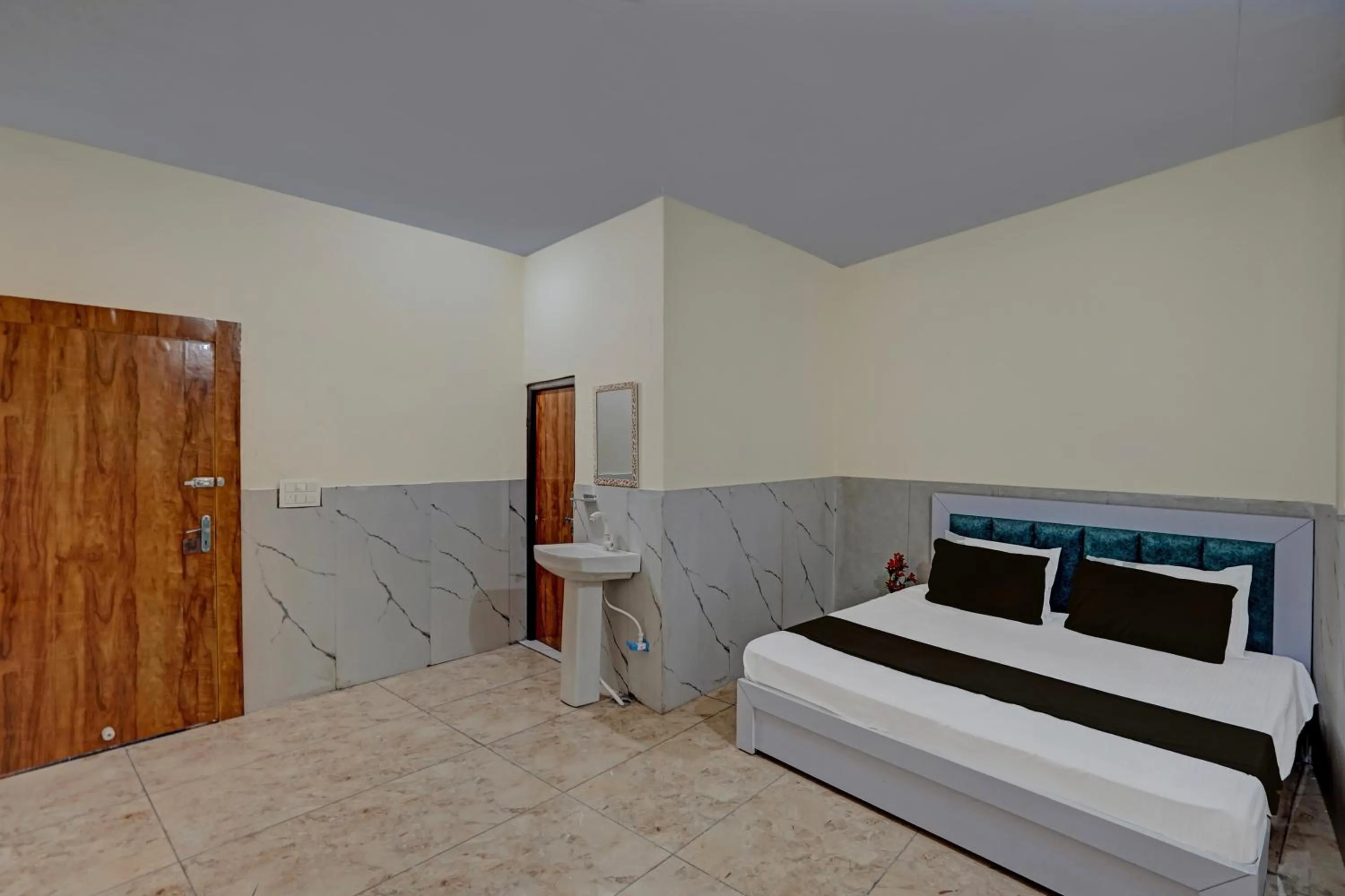 Bedroom, Bed in Hotel O ABHINAV HOTEL