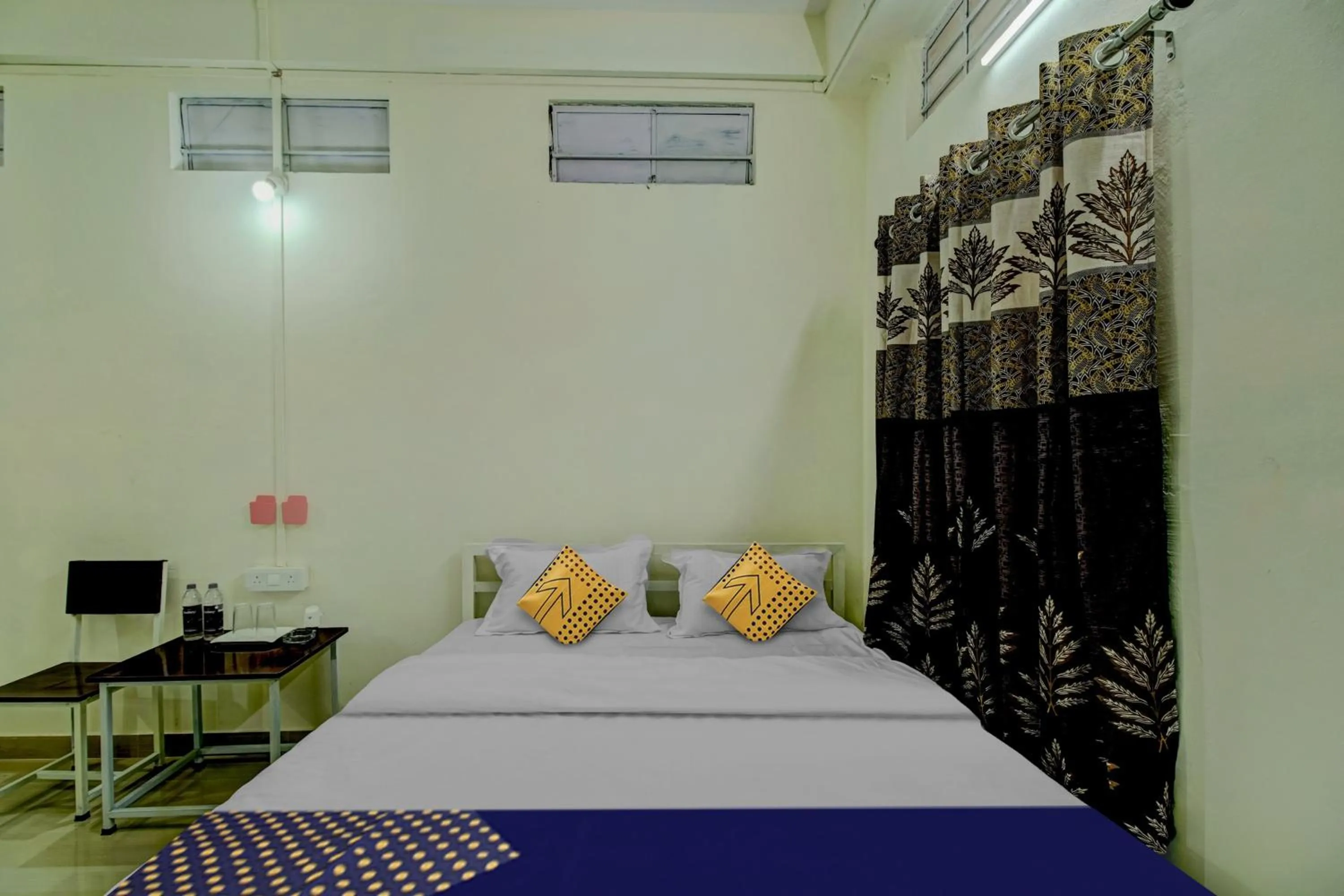 Bedroom, Bed in SPOT ON Rainbow Lodge