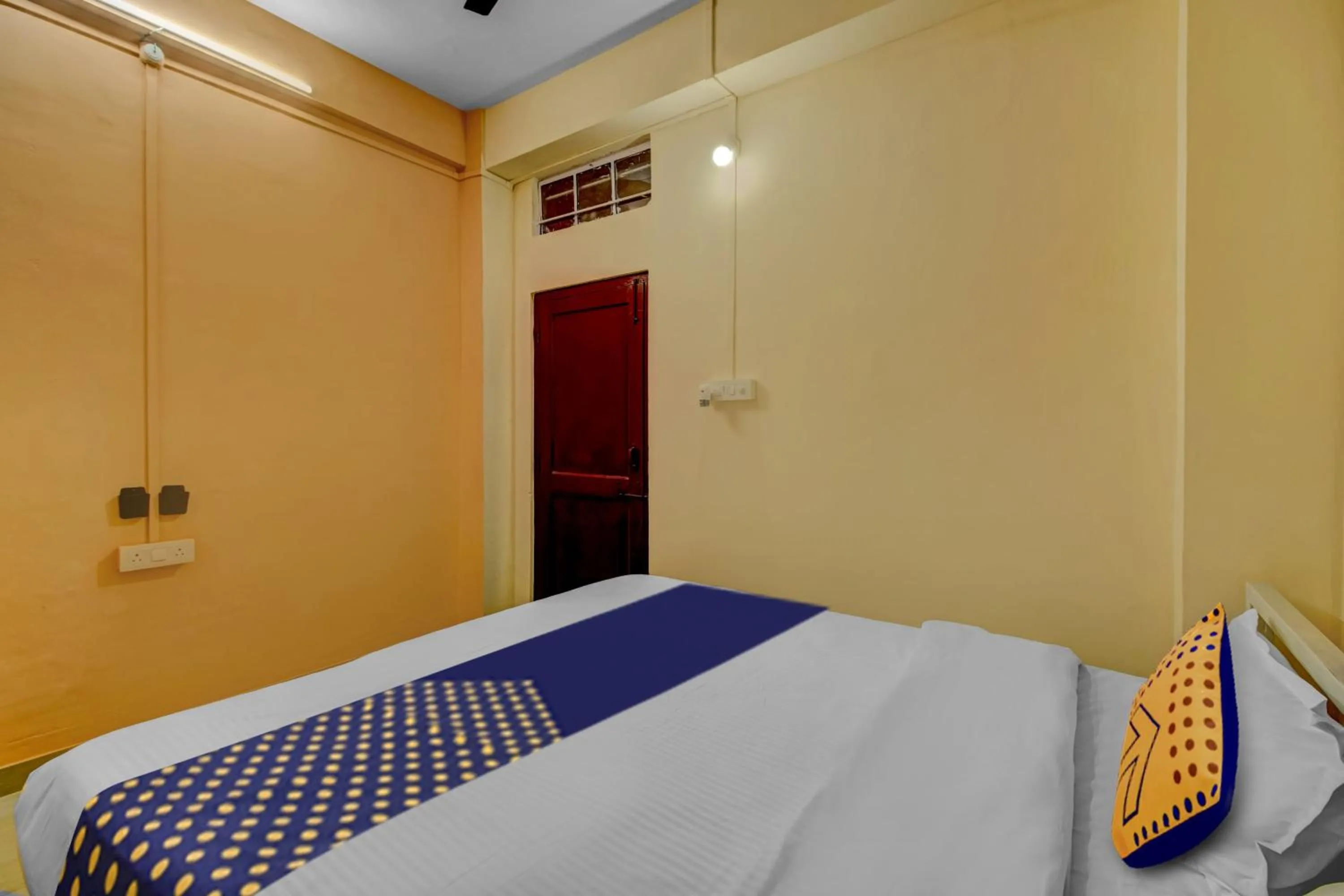 Facade/entrance, Bed in SPOT ON Rainbow Lodge