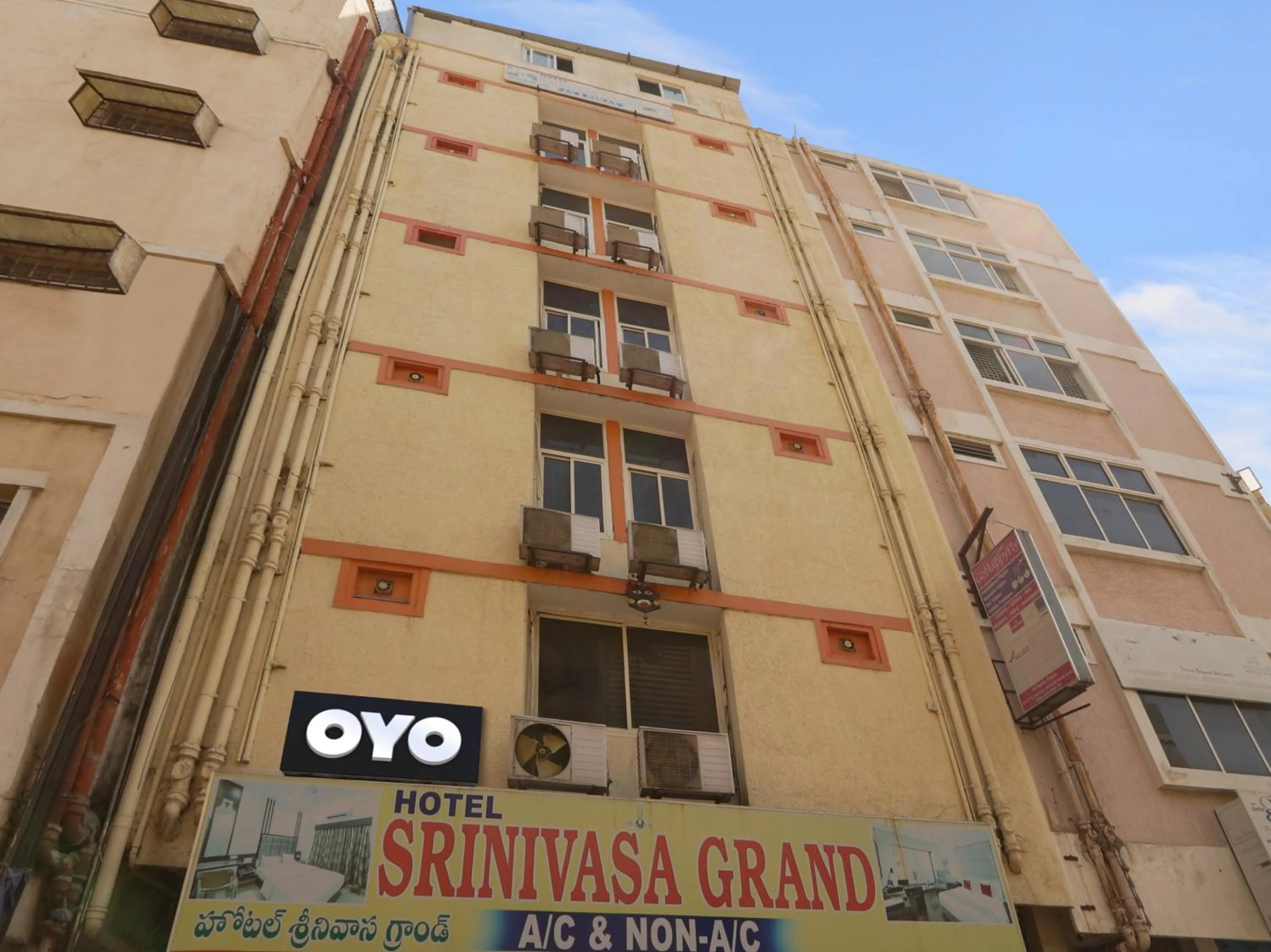 Facade/entrance in Hotel O Srinivasa Grand